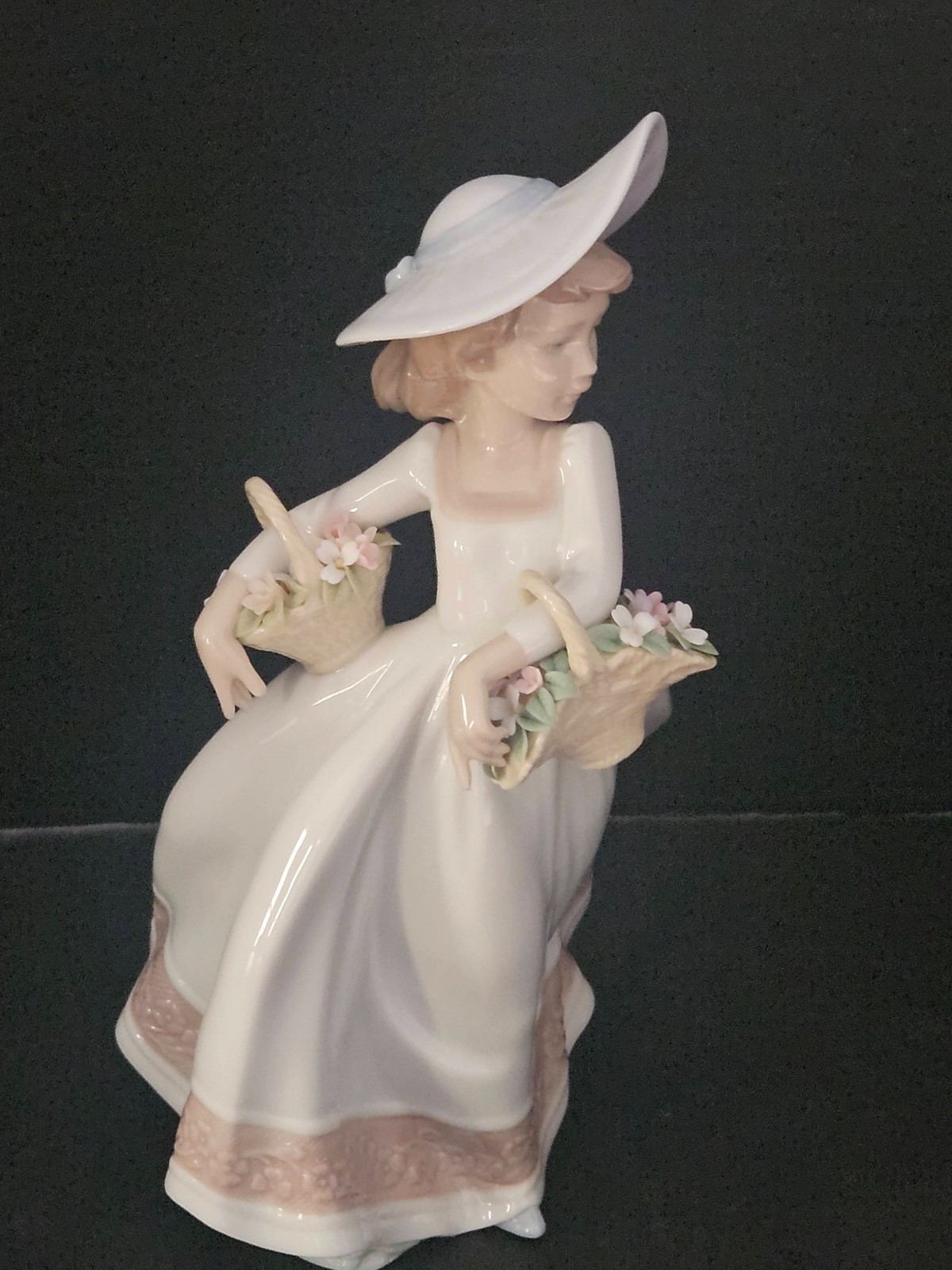 Lladro Sweet Flowers A Macy\'s Exclusive New MOTHERS DAY GIFT Retail$695 Lladro Sweet Flowers A Macy\'s Exclusive New MOTHERS DAY GIFT Retail$695