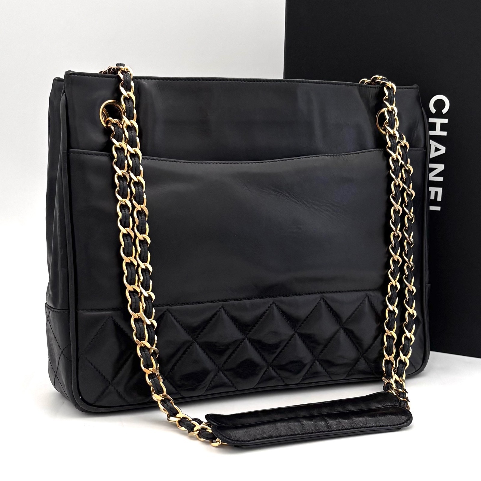 Chanel Chain Shoulder Matelasse Lambskin Leather Black Shoulder Bag 303I7206