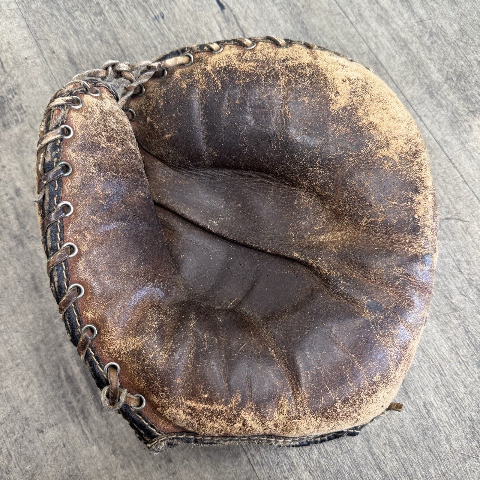 Vintage A.J. Reach Buckle Back Catcher\'s Mitt Baseball Glove Torn Strap 1920’s? Vintage A.J. Reach Buckle Back Catcher\'s Mitt Baseball Glove Torn Strap 1920’s?