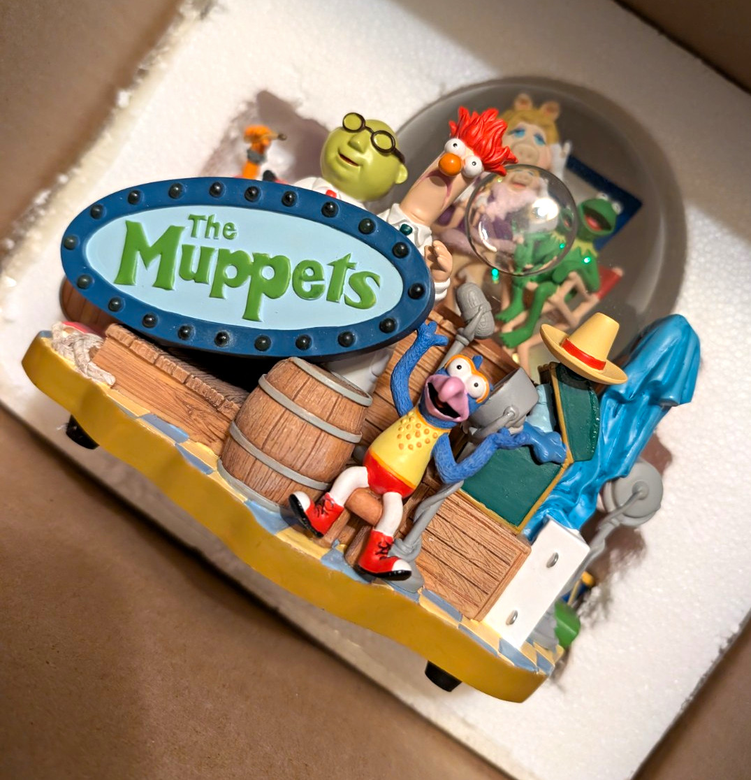 RARE The Muppets Snow Globe Kermit Miss Piggy Beaker Gonzo Bunsen, Multicolor RARE The Muppets Snow Globe Kermit Miss Piggy Beaker Gonzo Bunsen, Multicolor