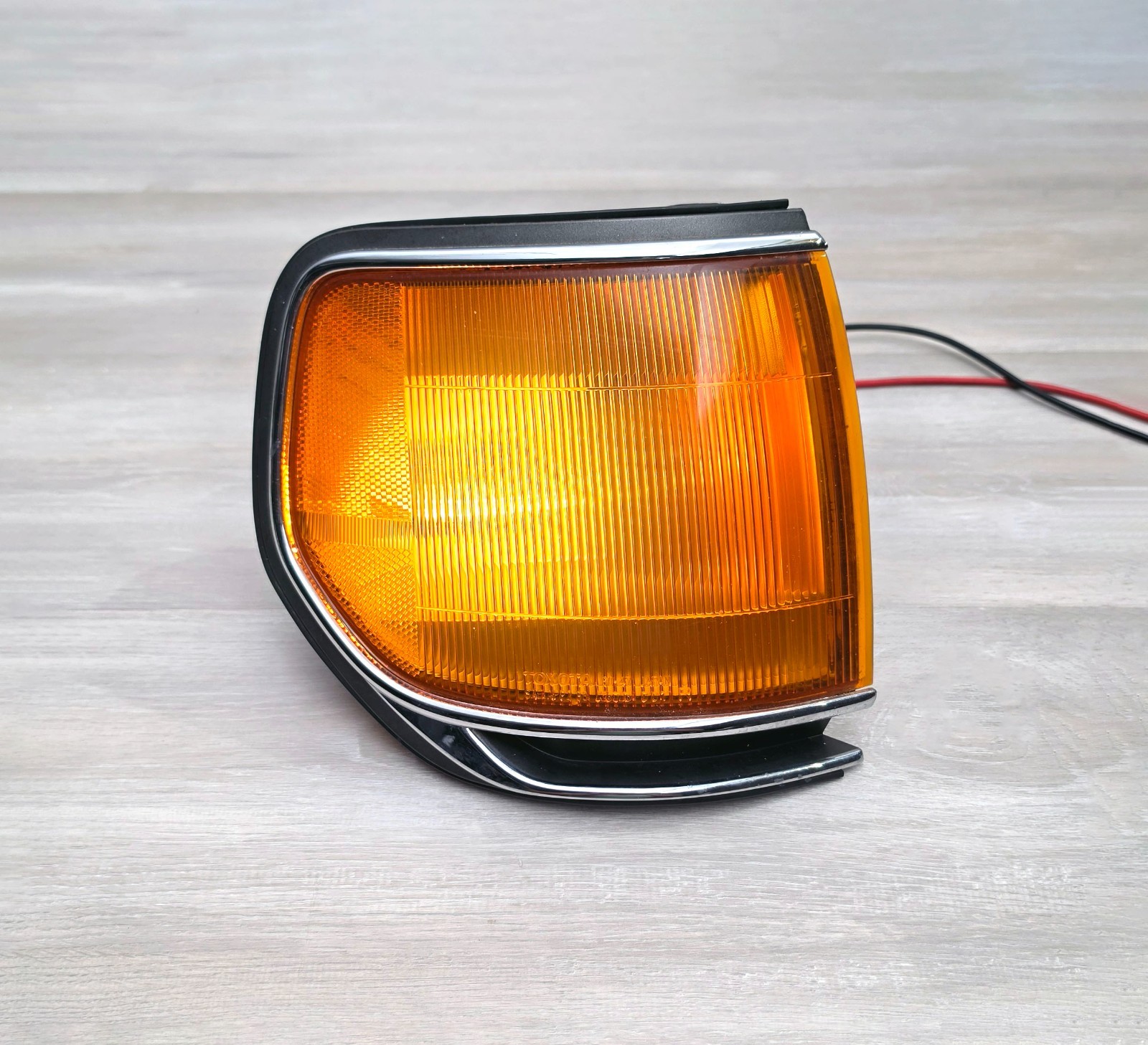 1991-1997 TOYOTA LAND CRUISER RIGHT PASSENGER SIDE TURN SIGNAL LIGHT LAMP CORNER