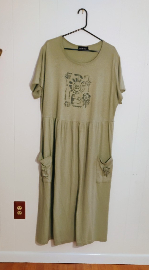 Brooke Mae Light Green casual midi dress, 3X, print on front back and pockets
