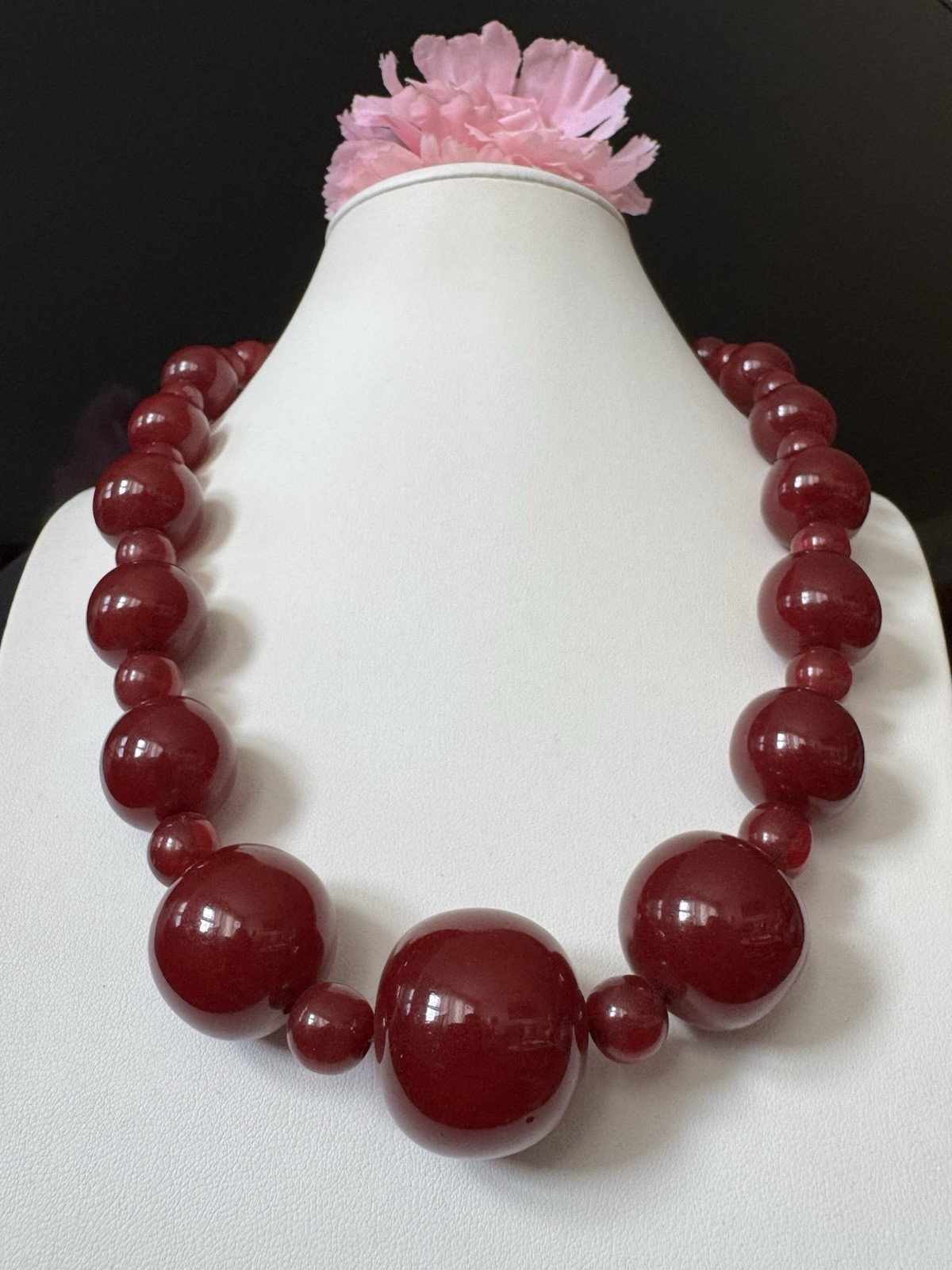 Vintage Style Simulated Modern Dark Cherry Graduated Bakelite Tone Necklace 107g Vintage Style Simulated Modern Dark Cherry Graduated Bakelite Tone Necklace 107g