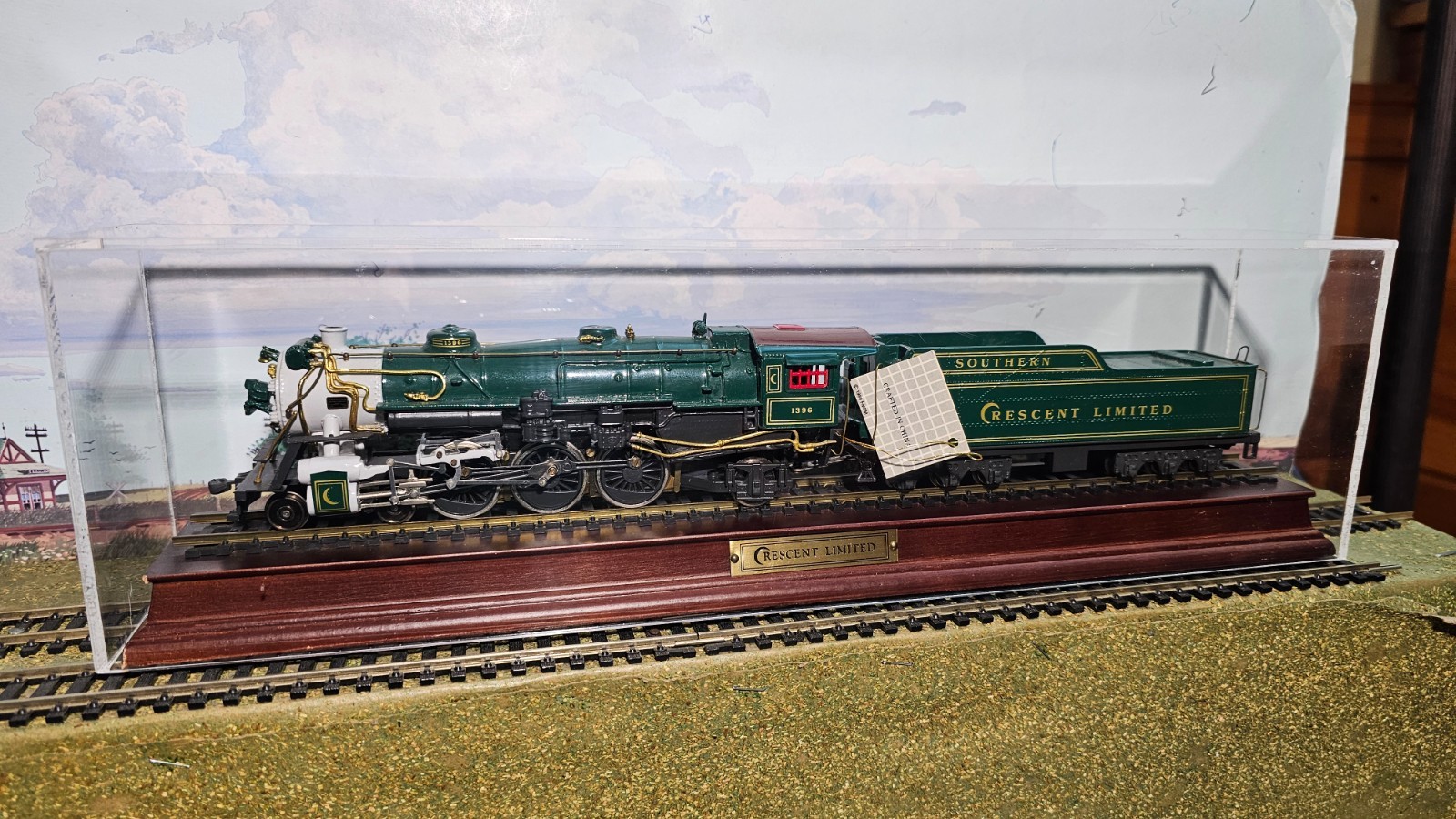 Franklin Mint Southern Crescent Limited Powered Locomotive -Base AND CASE UNUSED