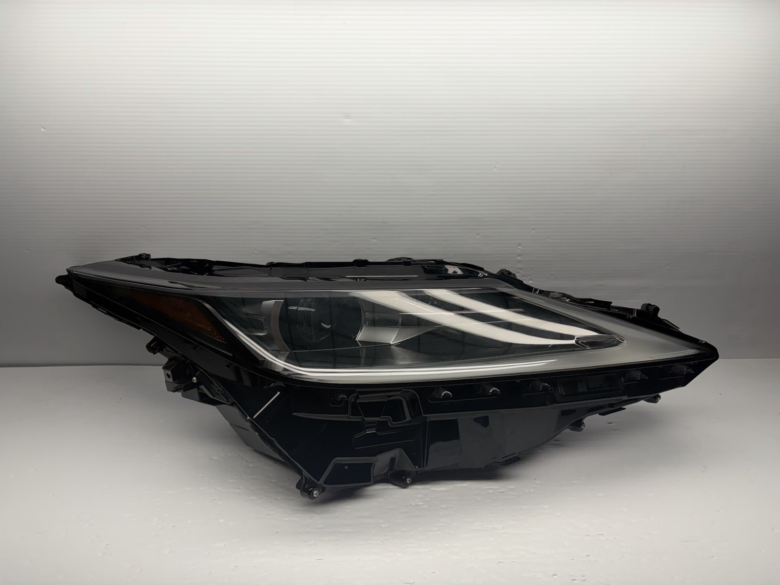 20-22 Lexus RX350, RX450 Passenger Side RT LED Headlight OEM 811100E570 20-22 Lexus RX350, RX450 Passenger Side RT LED Headlight OEM 811100E570