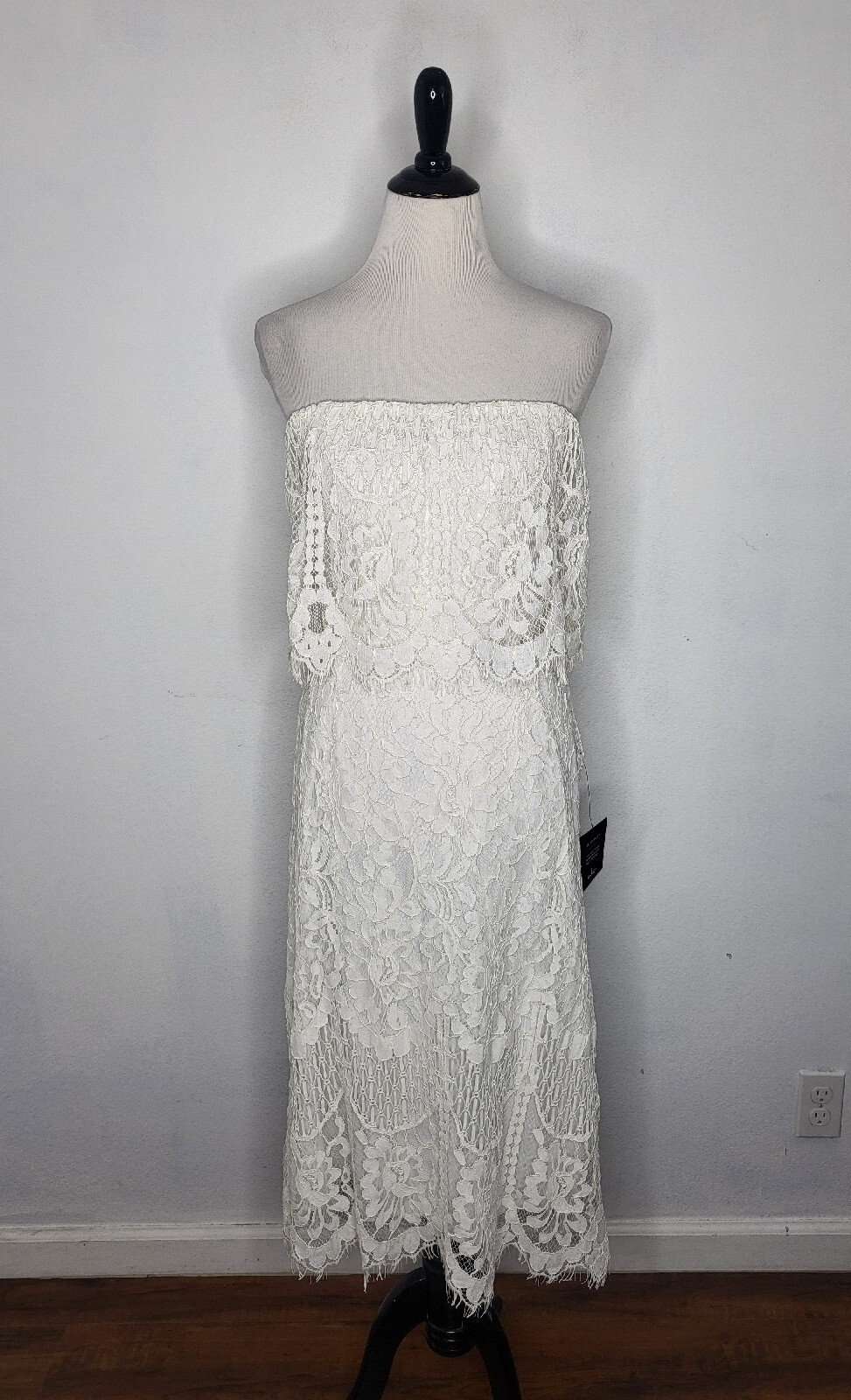 LULUS Women\'s Medium Delia Strapless Lace Midi White Dress Scallop Hem NWT LULUS Women\'s Medium Delia Strapless Lace Midi White Dress Scallop Hem NWT