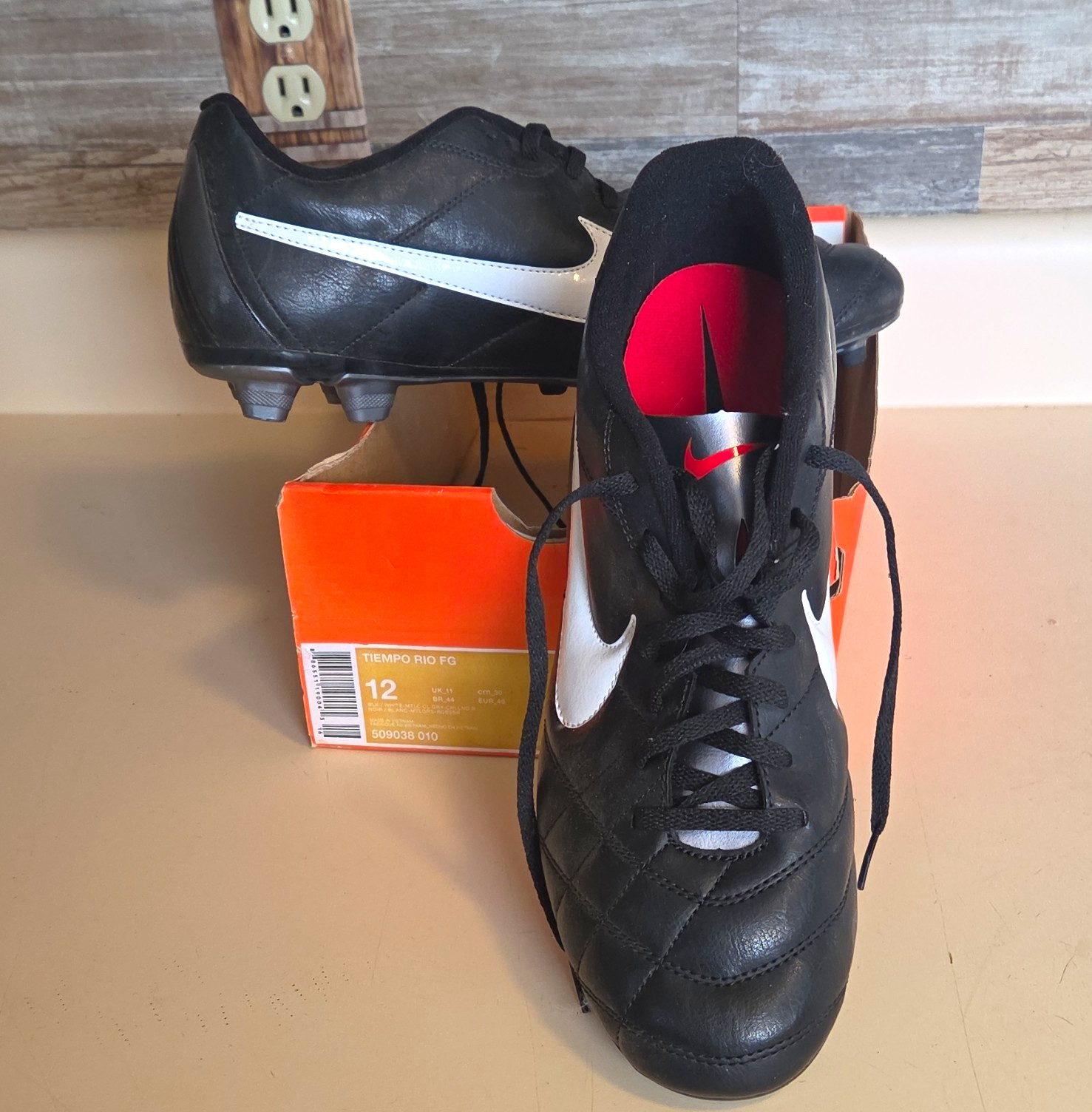 Nike Tiempo Rio FG Soccer Cleats Black/White Mens US 12 Medium (B,M)