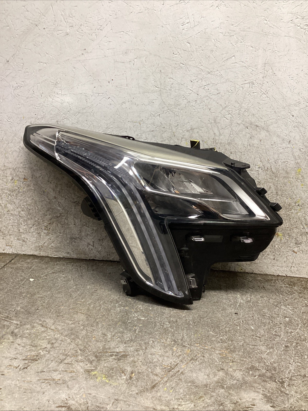 2018-2019 CADILLAC XTS RIGHT RH PASSENGER SIDE HEADLIGHT OEM