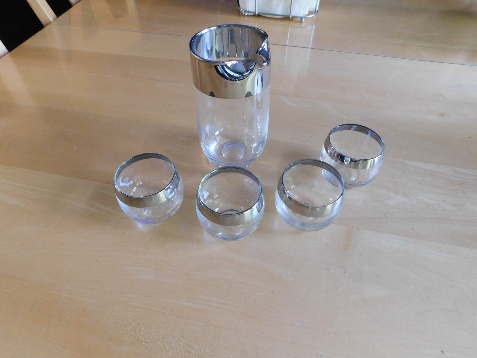 Vtg Dorothy Thorpe Glasses Roly Poly Barware Silver  MCM Retro