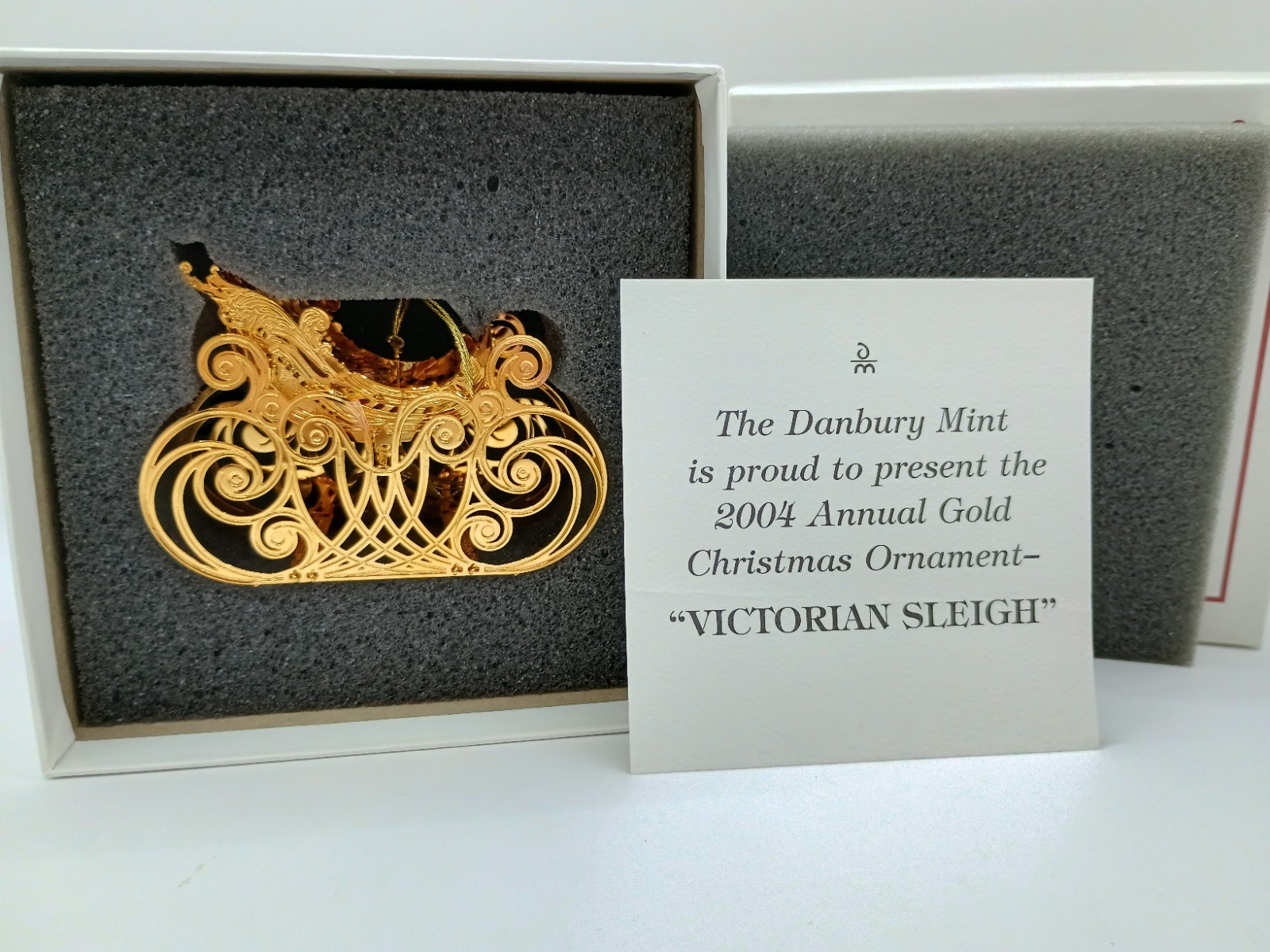 The Danbury Mint 2004 23K Gold Plated Christmas Ornament VICTORIAN SLEIGH w/Box The Danbury Mint 2004 23K Gold Plated Christmas Ornament VICTORIAN SLEIGH w/Box