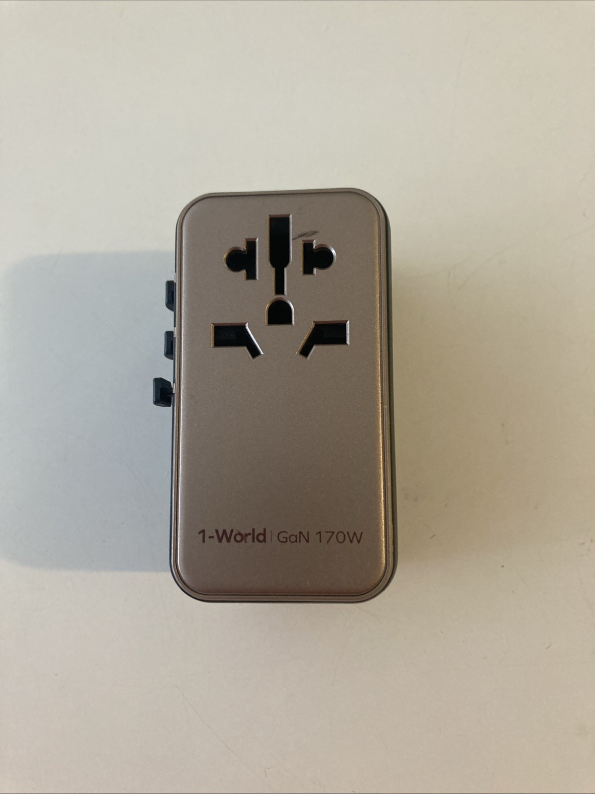 MOMAX Universal Travel Adapter Worldwide 170W GaN, 3 USB-C PD & 1 170 W, Gold