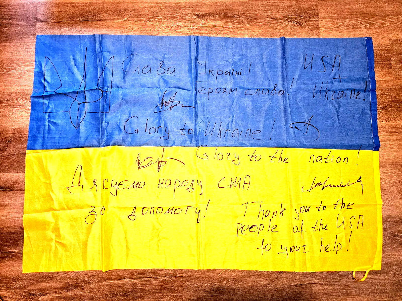 Ukrainian Flag signed by Fighters/Defenders, Souvenir, war memorabilia Ukrainian Flag signed by Fighters/Defenders, Souvenir, war memorabilia