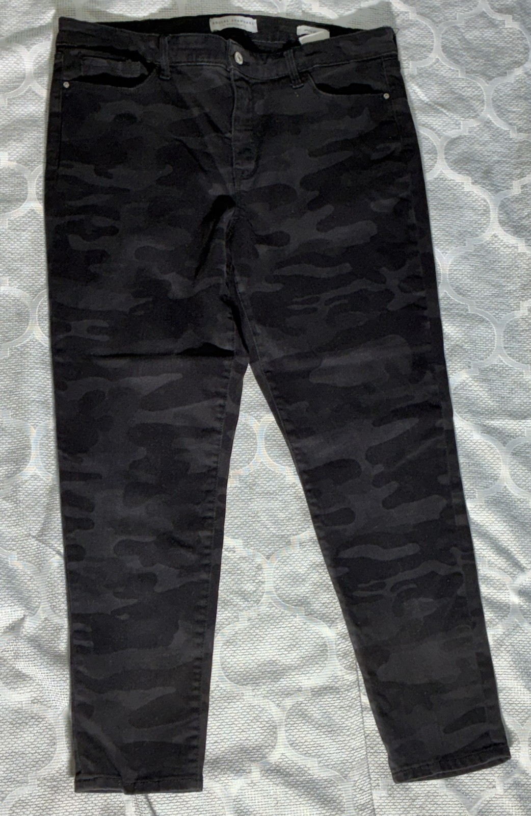 Social Standard By Sanctuary ankle skinny jeans SZ 12 Social Standard By Sanctuary ankle skinny jeans SZ 12