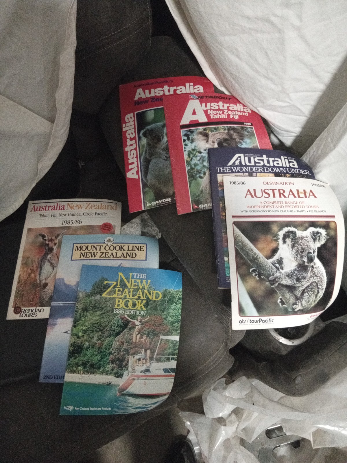 Vintage 1985-86 Australia New Zealand Travel Brochure Guide Lot Qantas Retro
