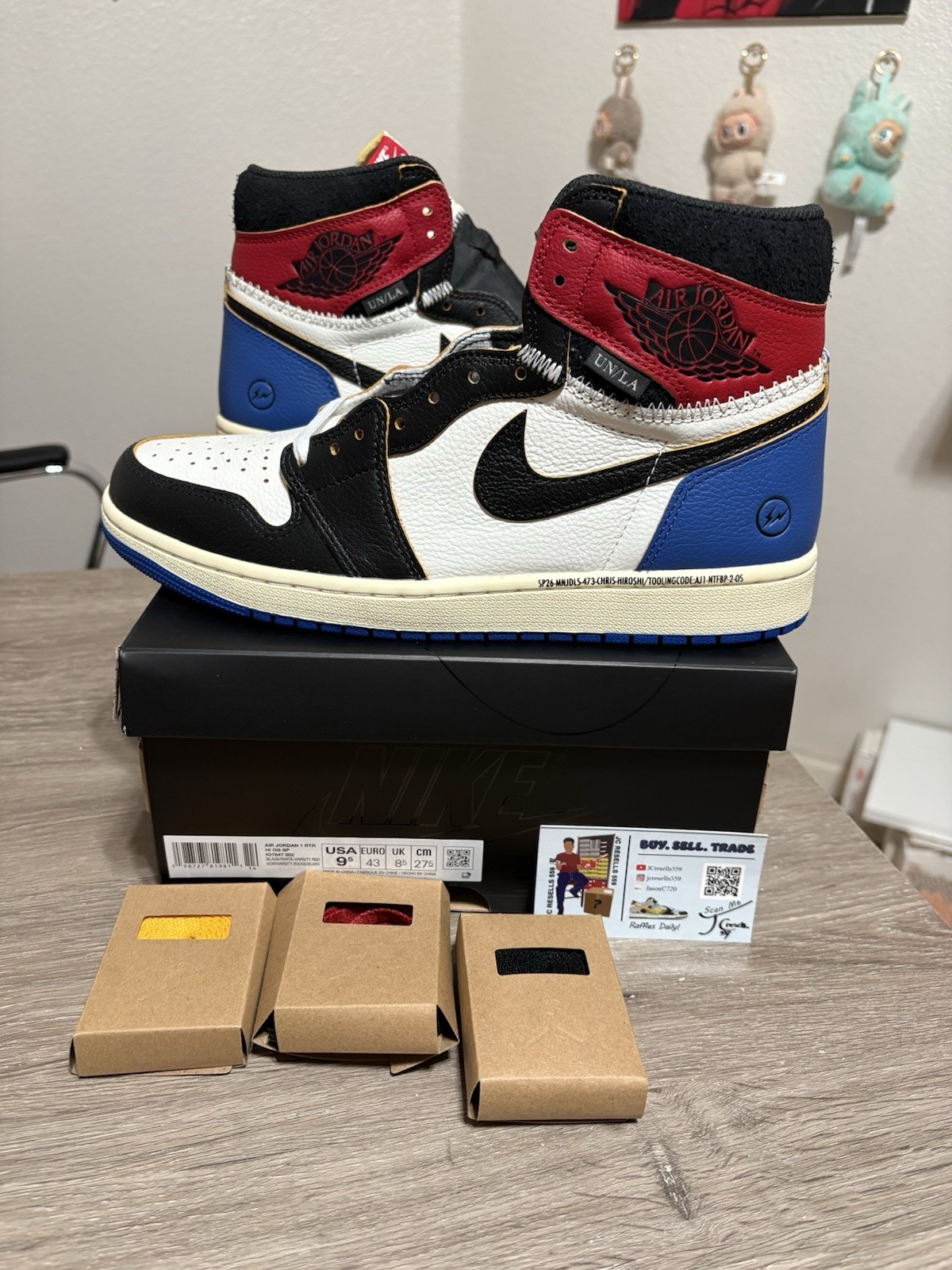 Size 9.5M - Union LA x Air Jordan 1 Retro OG High Varsity Red Fragment Design Size 9.5M - Union LA x Air Jordan 1 Retro OG High Varsity Red Fragment Design