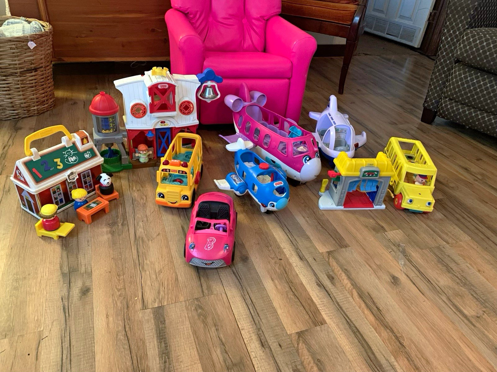 Fisher-Price Little People Playset Lot Farm School Bus Airplane Car Wash