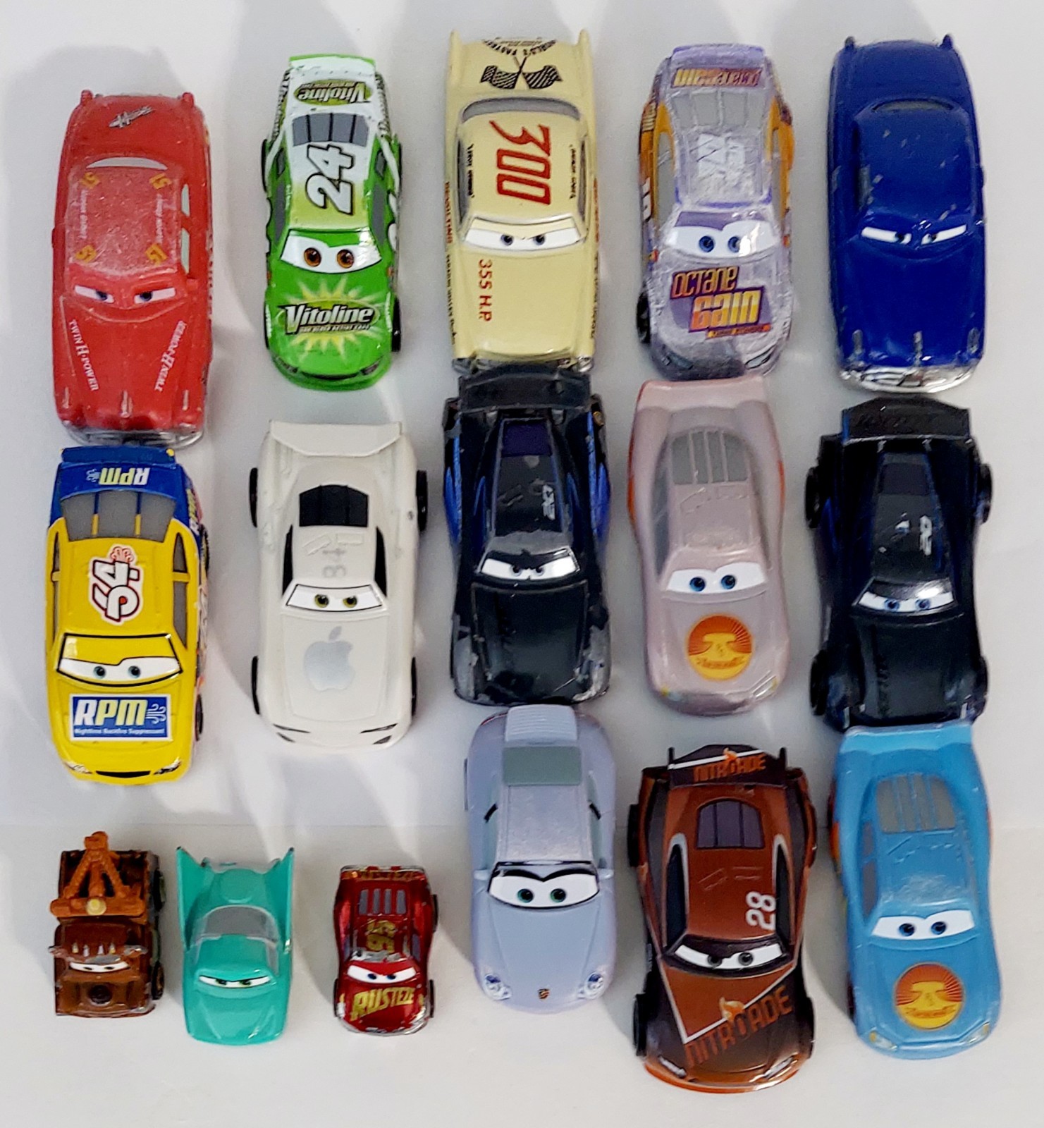 Disney Pixar CARS Vehicles Mattel Mixed Sizes lot of 16 Diecast & Plastic