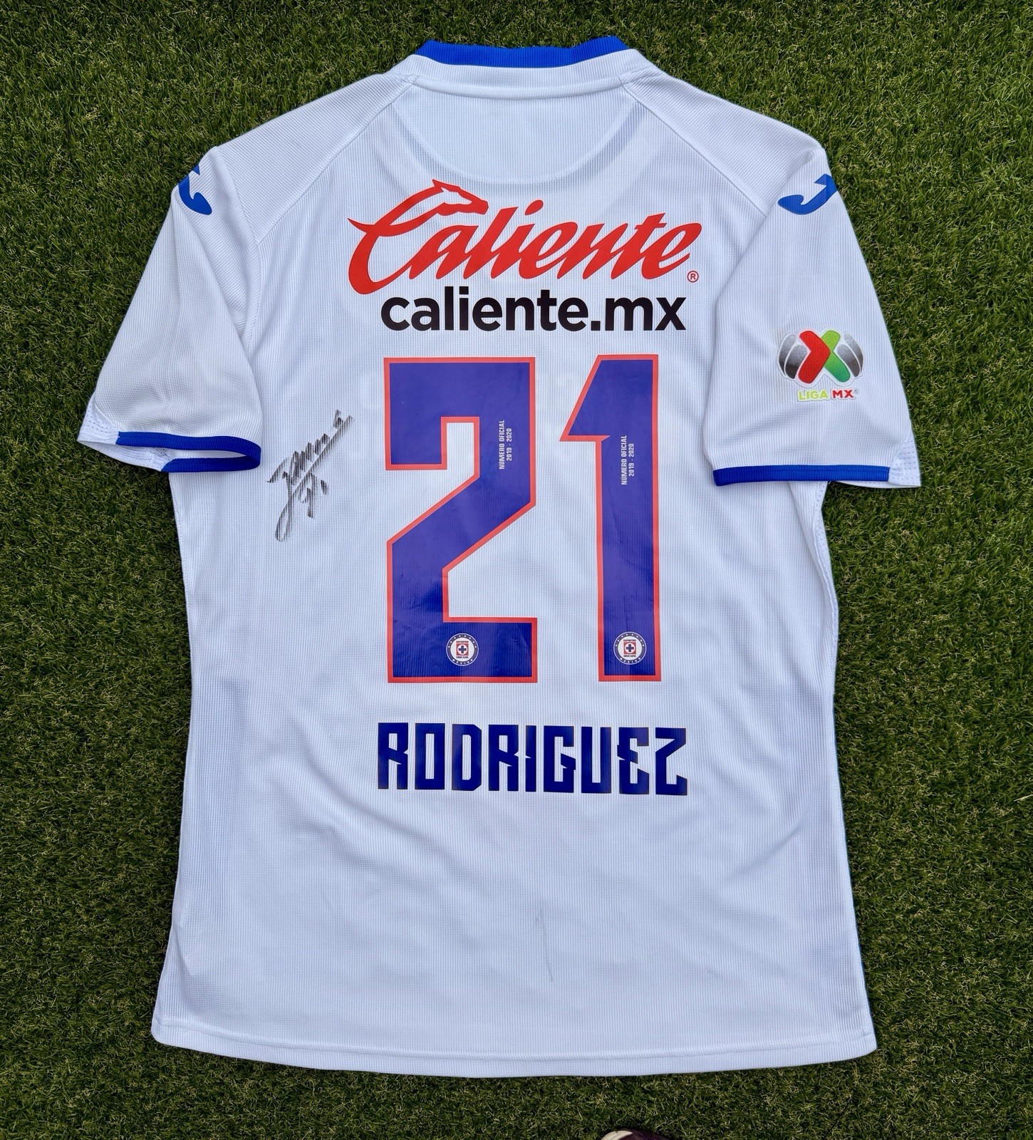 Cruz Azul Joma Cabecita Jonathan Rodriguez #21 Autographed Jersey Size L Cruz Azul Joma Cabecita Jonathan Rodriguez #21 Autographed Jersey Size L