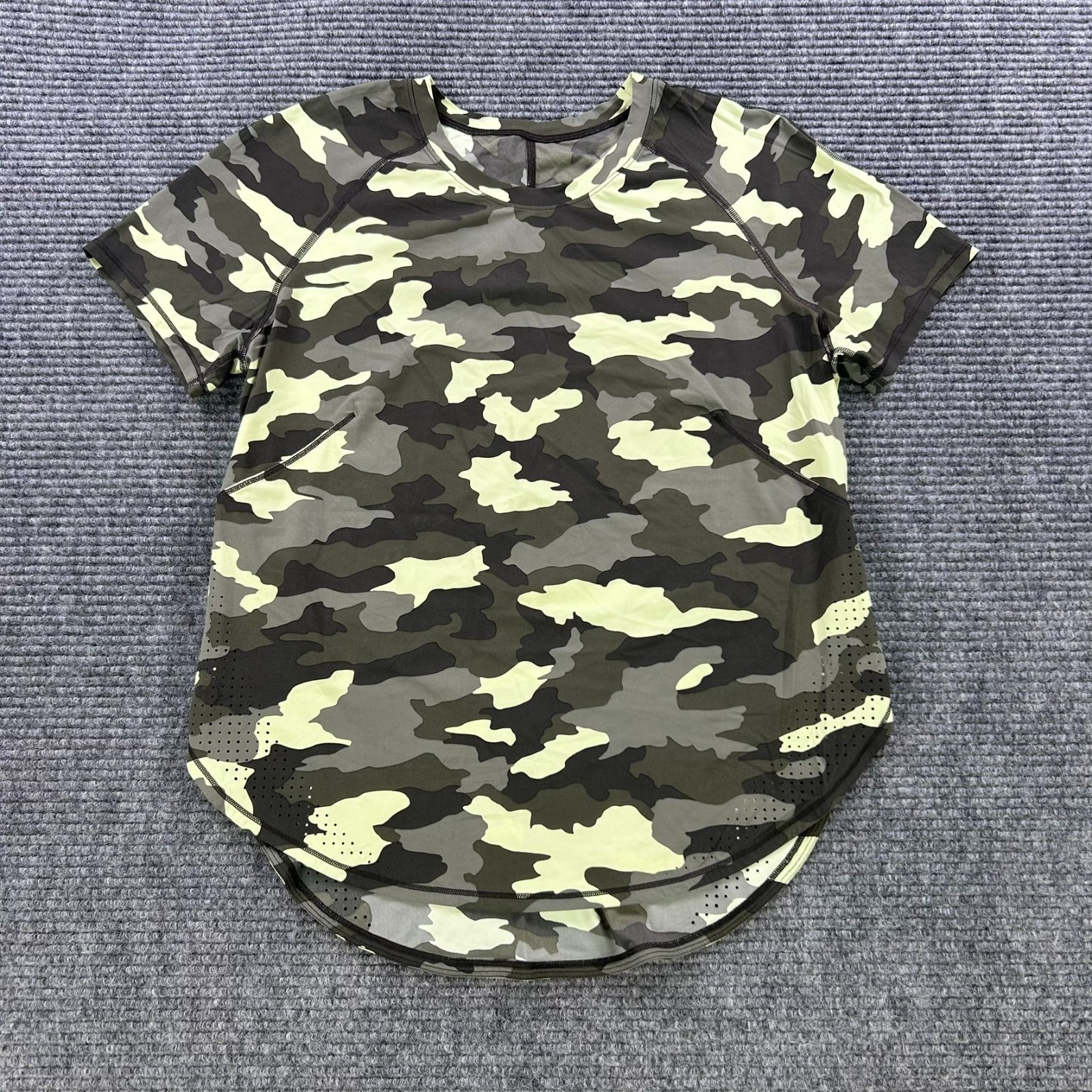 Lululemon UVP Run Short Sleeve Heritage 365 Camo Shirt  Womens Activewear READ