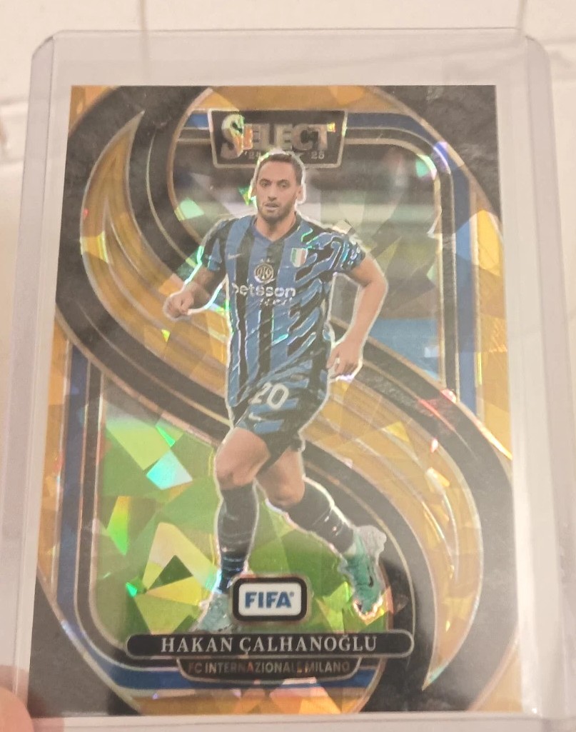 2024-25 Select FIFA Hakan Calhanoglu #135 Gold Cracked Ice /10 Inter Milan
