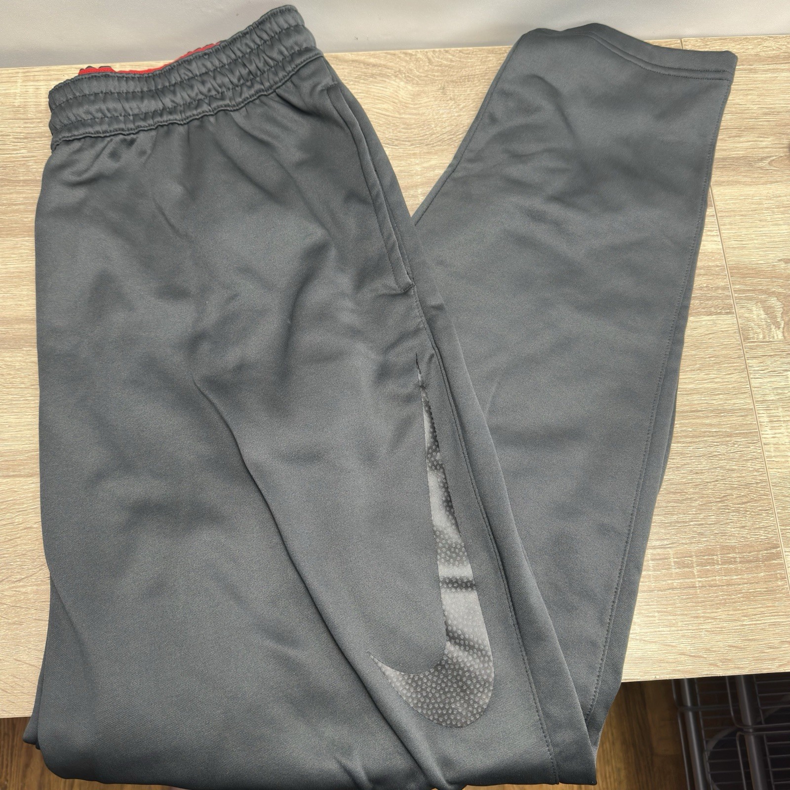 NWT Nike Therma Swoosh Basketball Sweatpants Dark Gray AQ2715-060 Mens XXL Tall NWT Nike Therma Swoosh Basketball Sweatpants Dark Gray AQ2715-060 Mens XXL Tall
