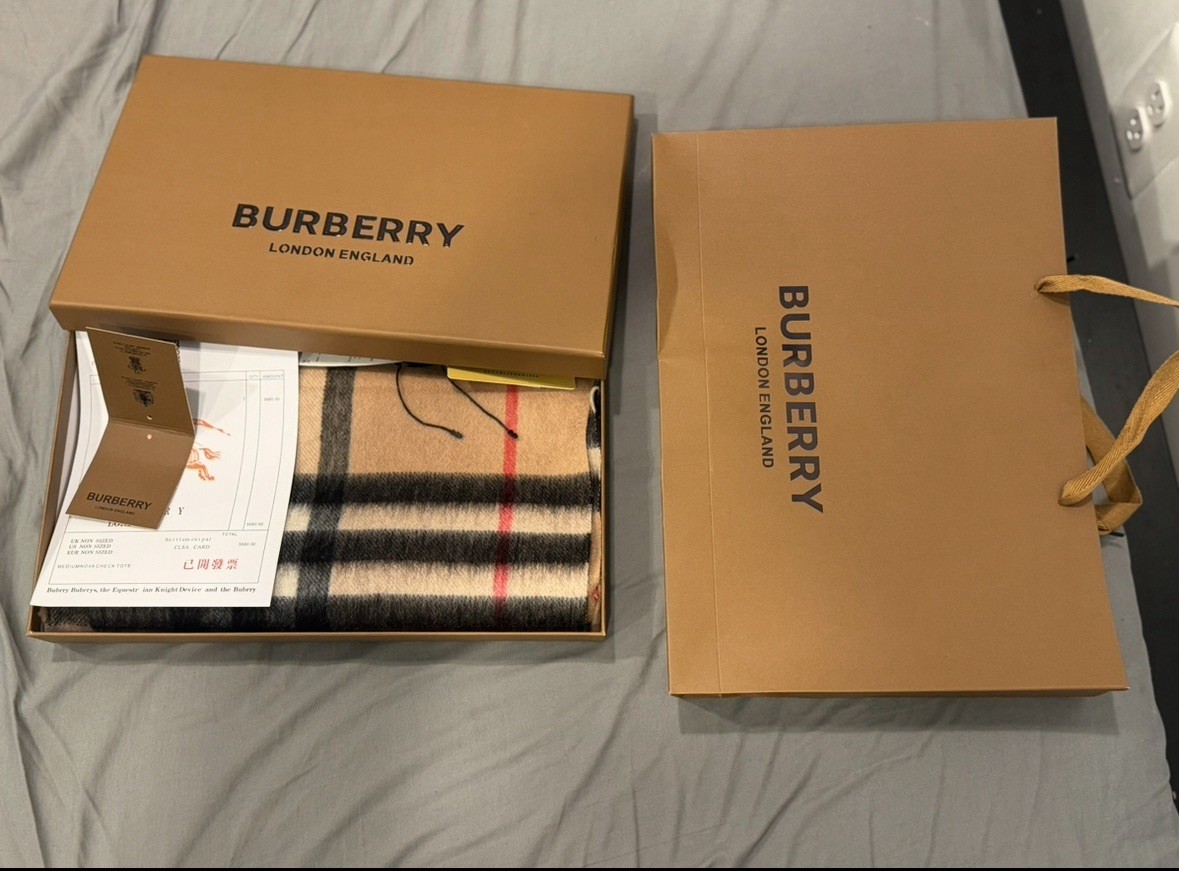 Burberry Cashmere Check Knit Scarf Beige Black Red Logo Fringe Rectangle Burberry Cashmere Check Knit Scarf Beige Black Red Logo Fringe Rectangle
