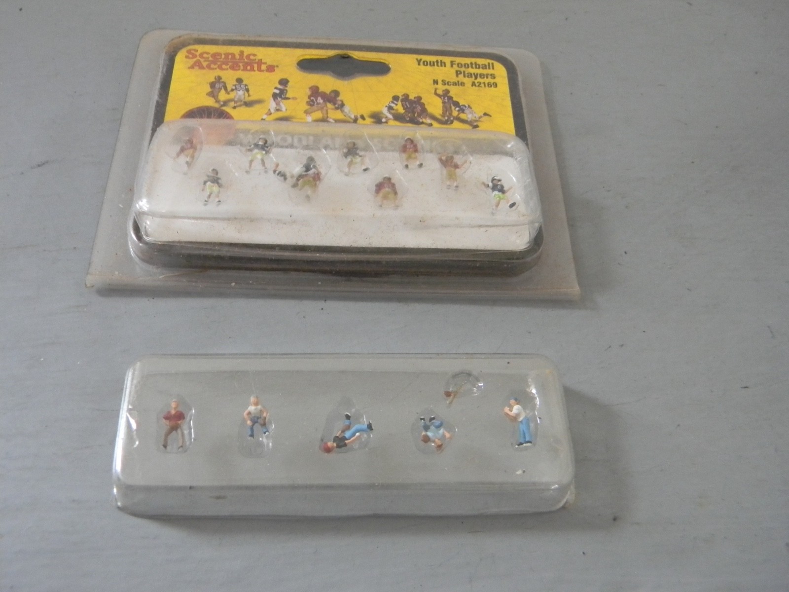 N SCALE SCENIC ACCENTS FOOTBALL AND OTHERS
