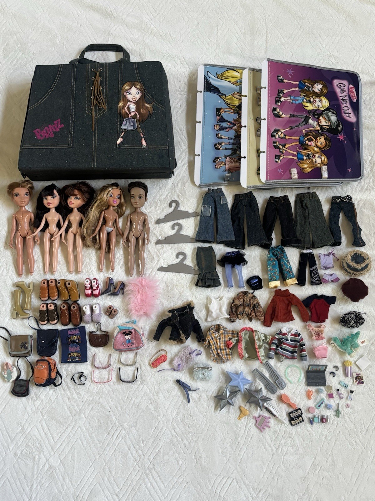 BRATZ Vintage Denim Carrying Case W/ Dolls & Accessories Pictured 2000s