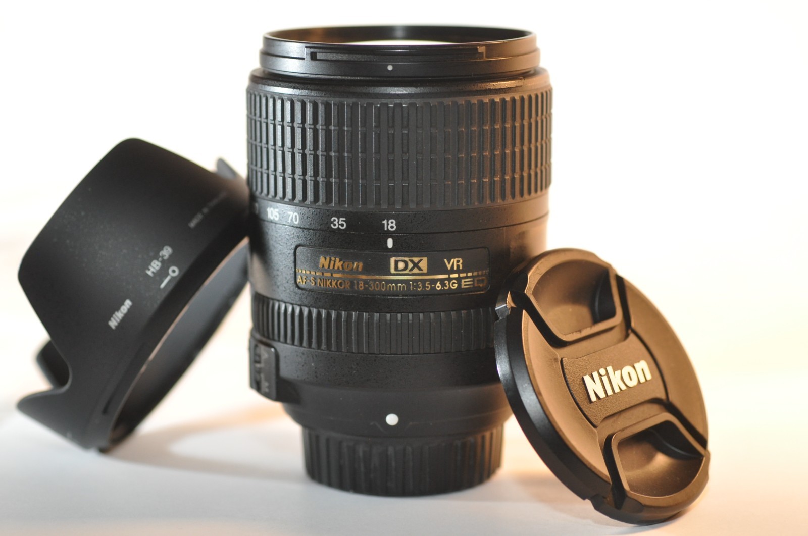 Nikon DX VR AF-S Nikkor 18-300mm f/3.5-6.3 G ED lens HB-39 for D500 D5600 D7500
