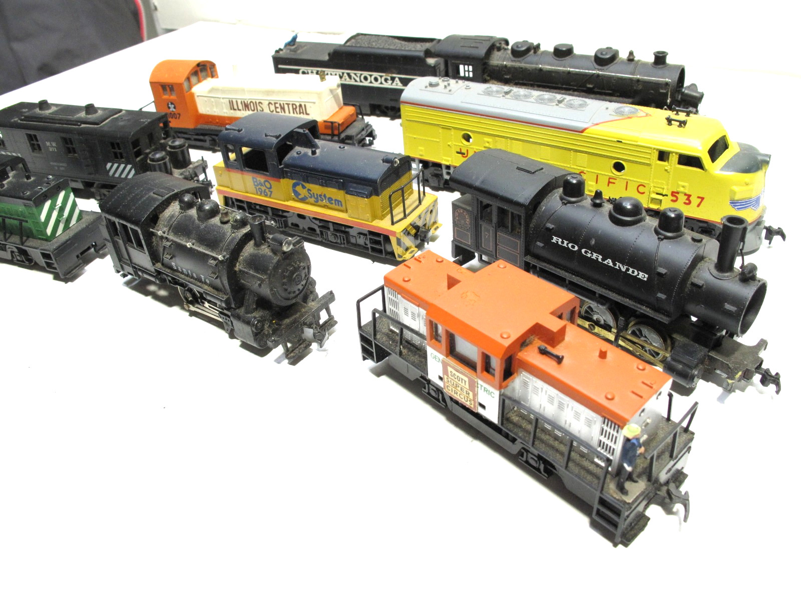 Lot of 10 Vintage HO Scale Train Engine & Switchers TYCO AHM MANTUA *UNTESTED*