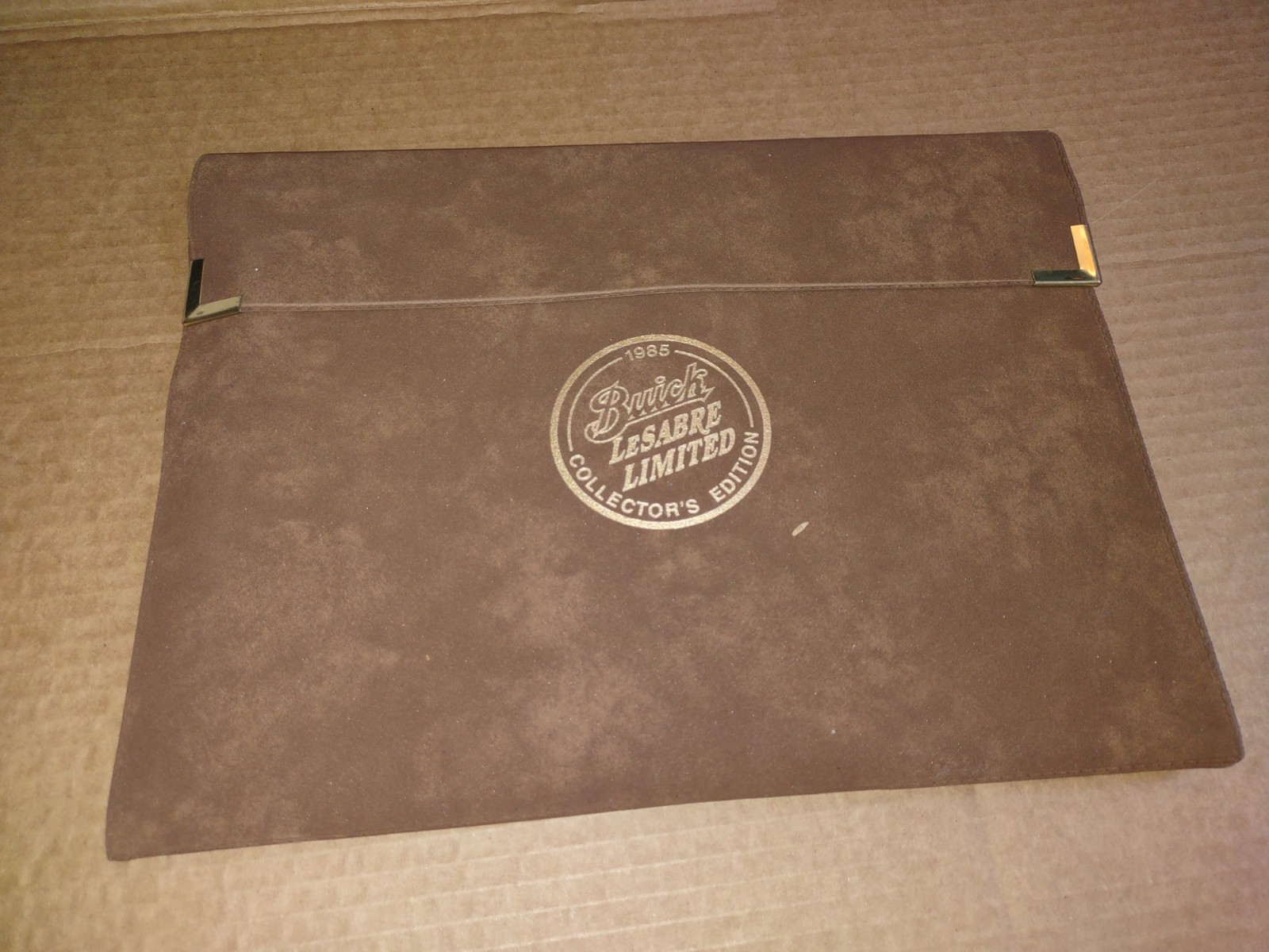 Buick LESABRE Limited Collector\'s History 1985 Suede Portfolio Collector Keys Buick LESABRE Limited Collector\'s History 1985 Suede Portfolio Collector Keys