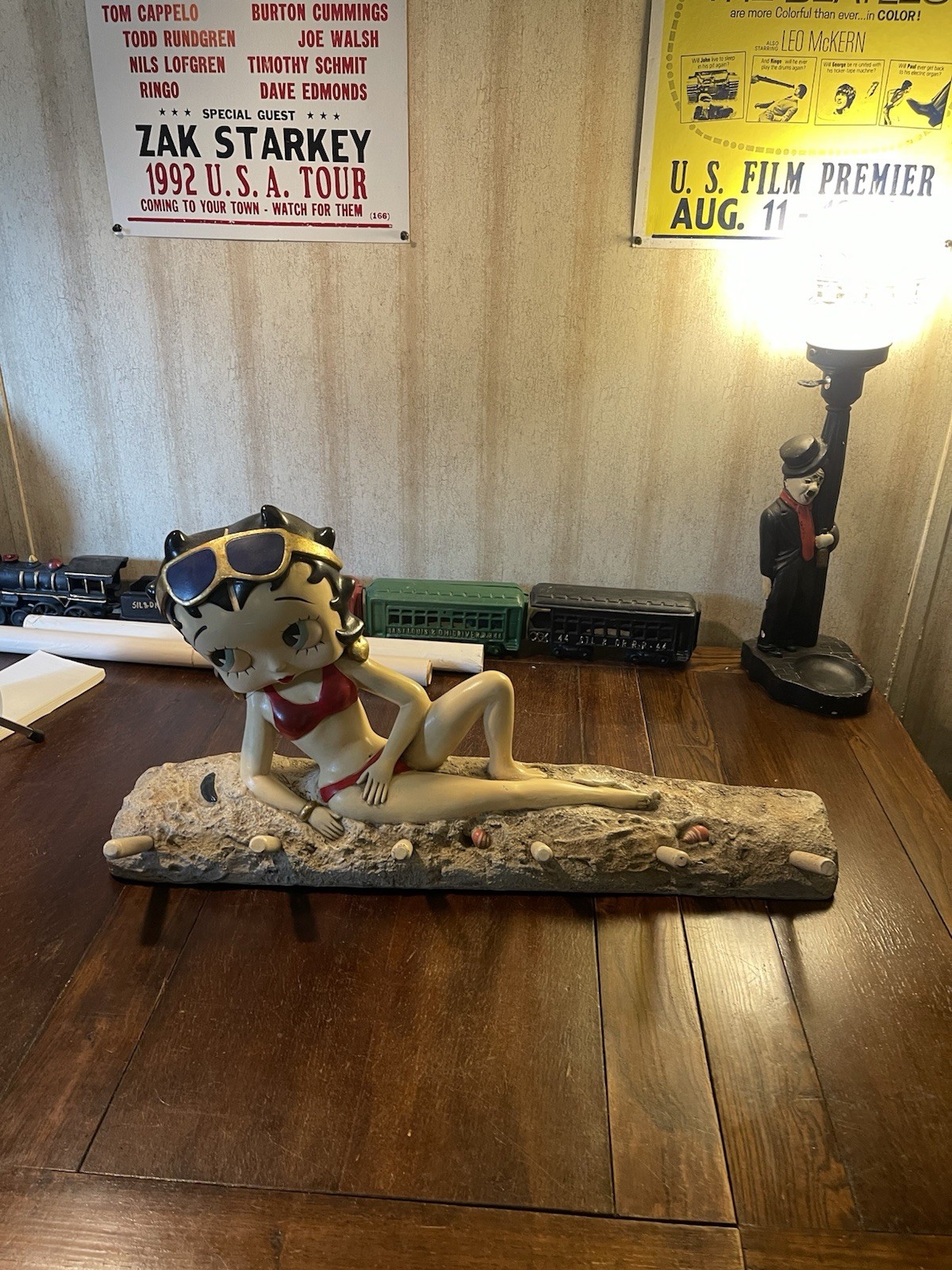 Extremely Rare Betty Boop Figurine Statue Beach Towel Coat Rack HTF RARE