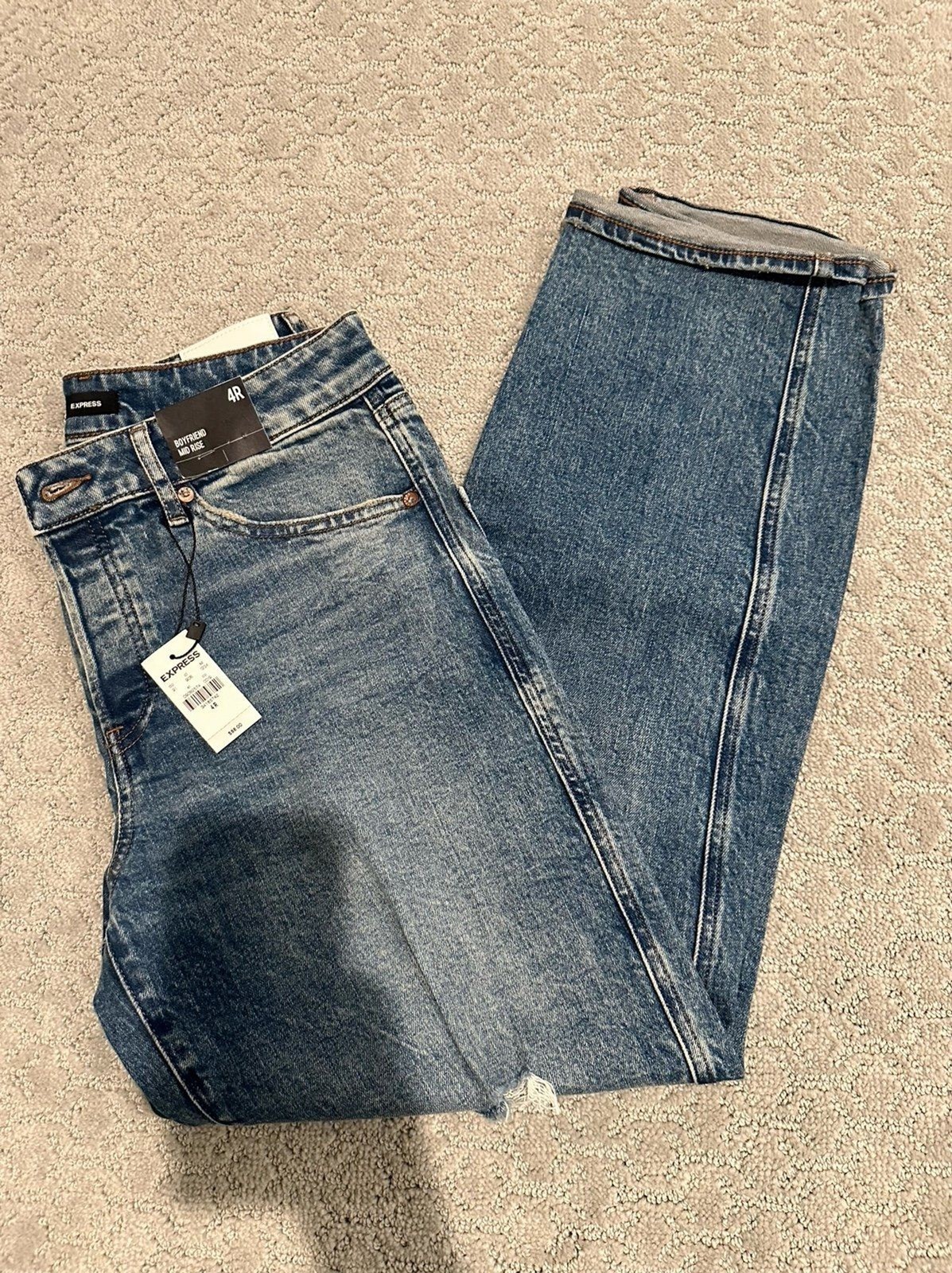 NWT Express Boyfriend Mid Rise Jeans Sz 4 NWT Express Boyfriend Mid Rise Jeans Sz 4