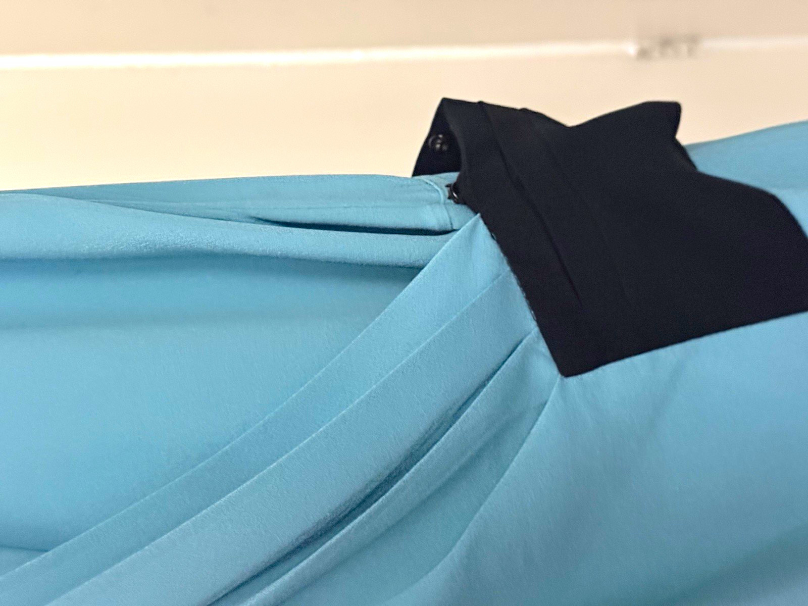 Diane von Furstenberg Blue Silk Satin Wrap Dress V-Neck Bow Zip Size 10