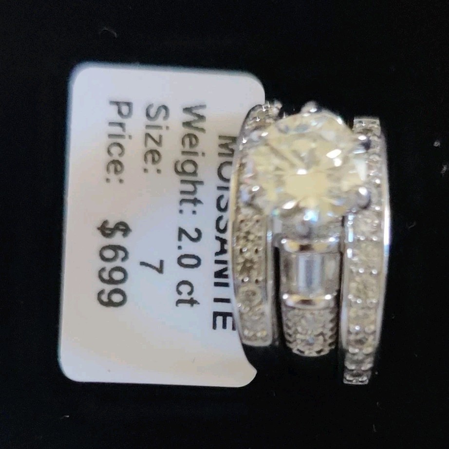 Moissanite 2.0 ct Round Prong Engagement/Wedding Ring Set Size 7 Silver 3mm Moissanite 2.0 ct Round Prong Engagement/Wedding Ring Set Size 7 Silver 3mm