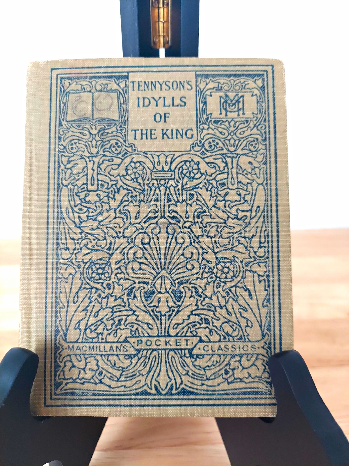 1913 Tennyson’s Idylls of the King Macmillan Pocket Classics Antique Book