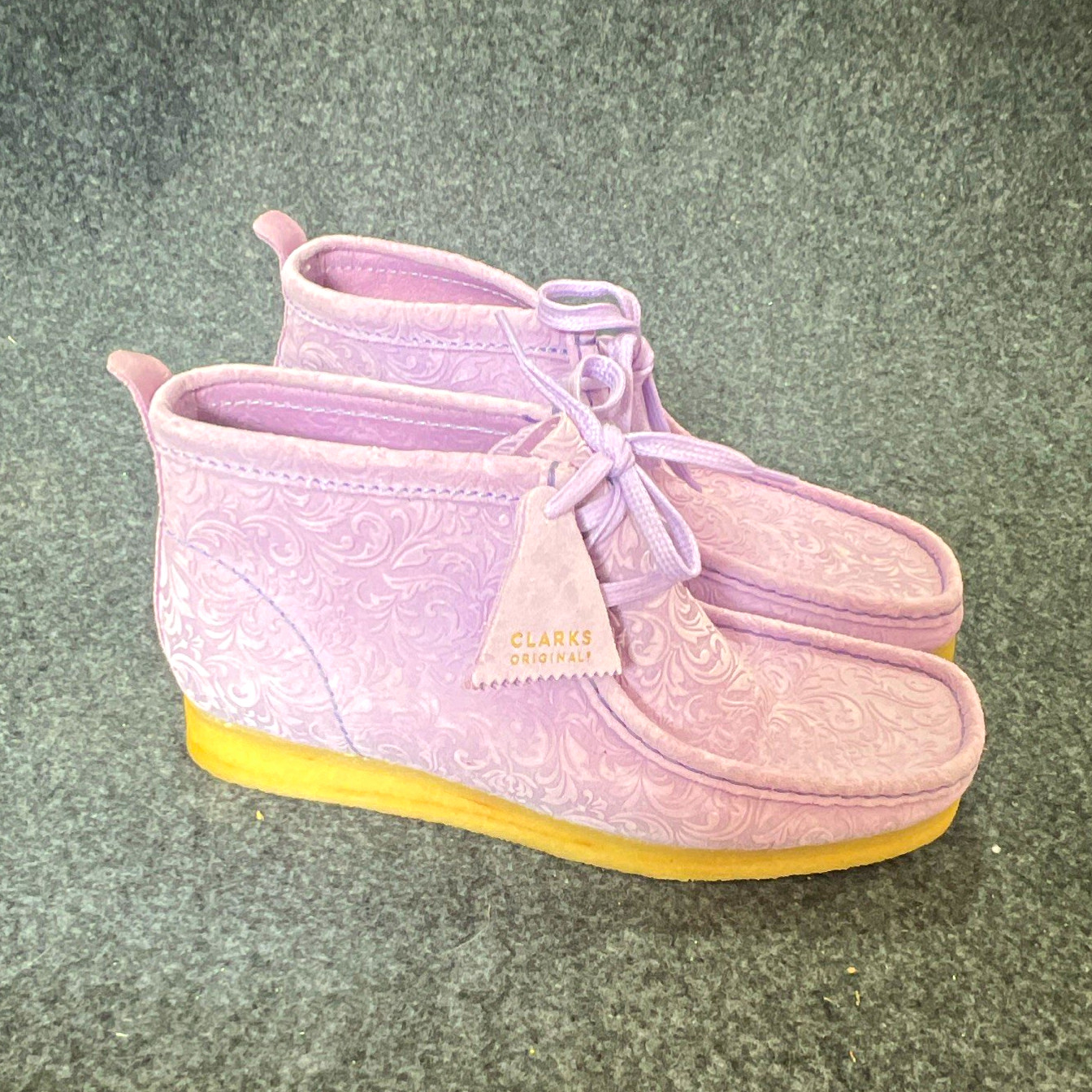 Clarks Originals Wallabee Purple Suede Floral Chukka Ankle Boots Lace Up 9.5M Clarks Originals Wallabee Purple Suede Floral Chukka Ankle Boots Lace Up 9.5M