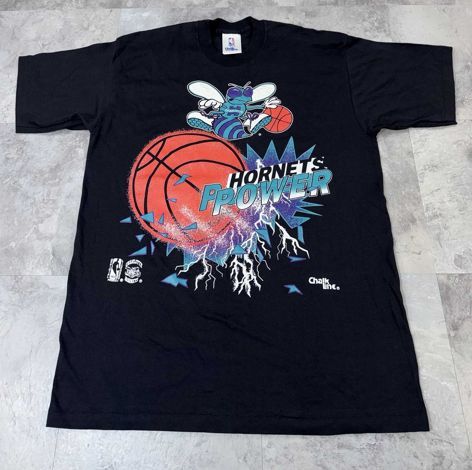 Vintage 90s Charlotte Hornets NBA Basketball Shattered Glass T-Shirt Chalk Line