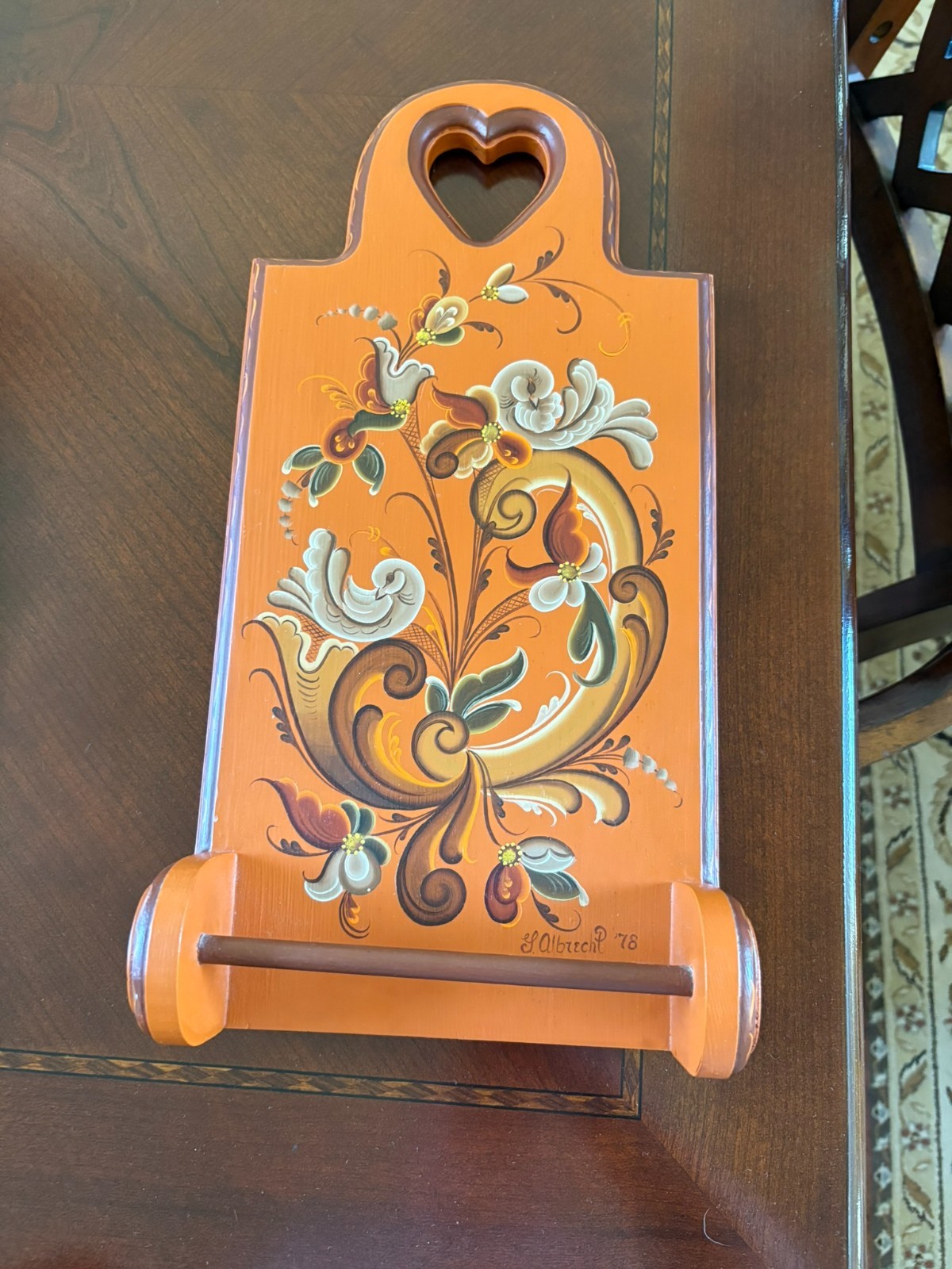Vintage Norwegian Rosemaling Towel Holder. Vesterheim Gold Medalist G. Albrecht Vintage Norwegian Rosemaling Towel Holder. Vesterheim Gold Medalist G. Albrecht