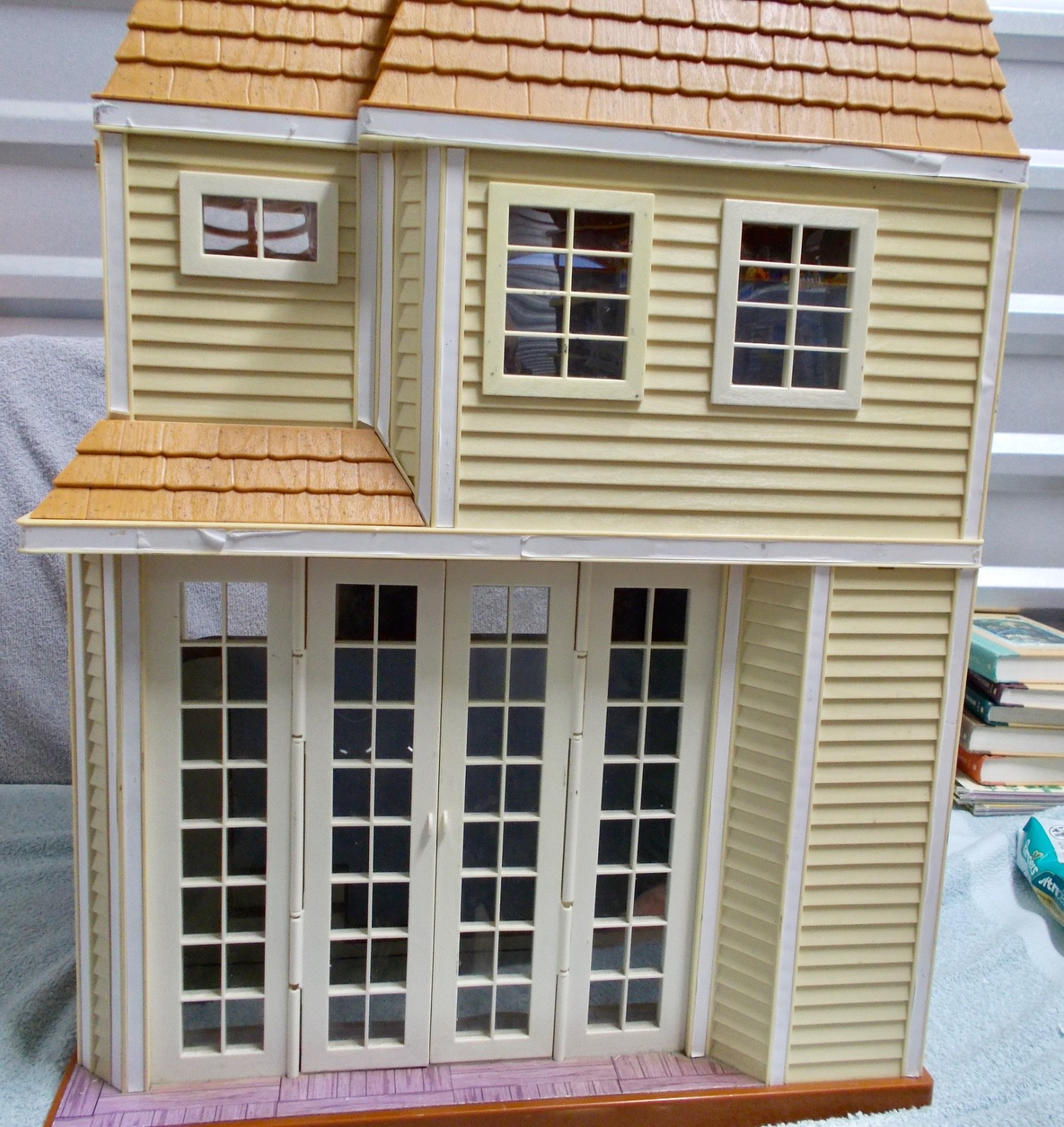 2008 HANNAH MONTANA MALIBU BEACH HOUSE & FURNITURE & NEW DOLL (SEE PICTURES)