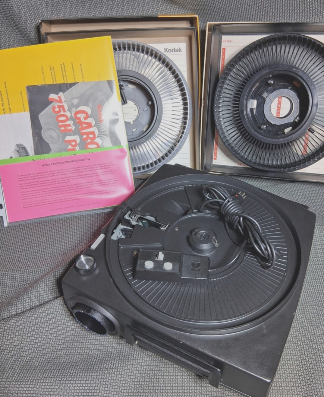 Vintage Kodak Carousel 750H 35mm Rebuilt slide projector tested w/remote & trays