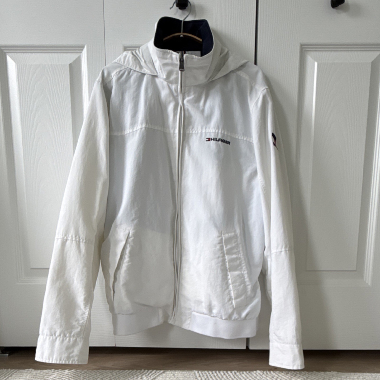 Tommy Hilfiger Men’s White Hooded Full Zip Windbreaker Jacket Size M