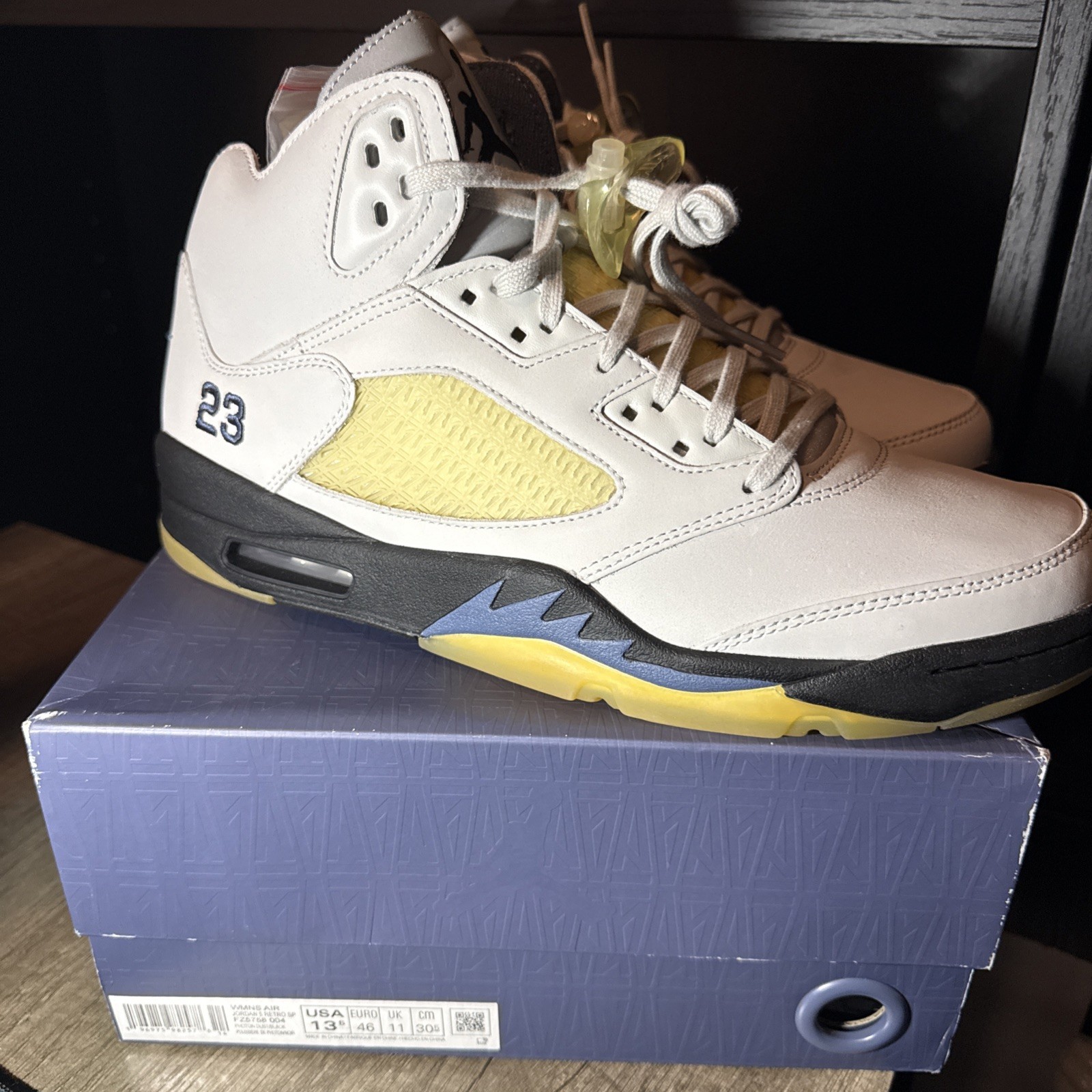 Size 12M 13.5W - Jordan 5 x A Ma Maniere Mid Light Bone Size 12M 13.5W - Jordan 5 x A Ma Maniere Mid Light Bone