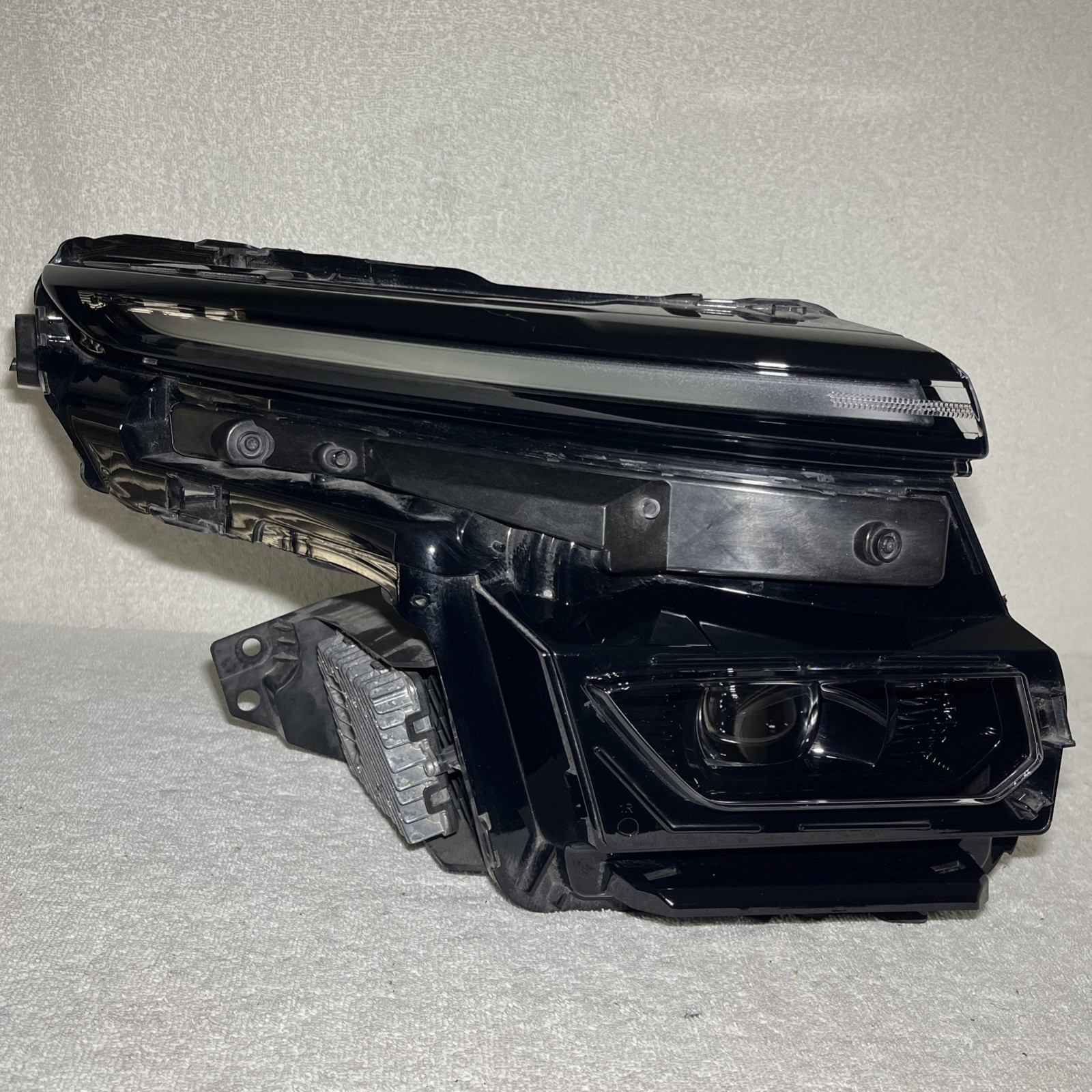 24 25 26 Chevrolet Equinox EV Right Passenger Headlight Lamp OEM 85779317