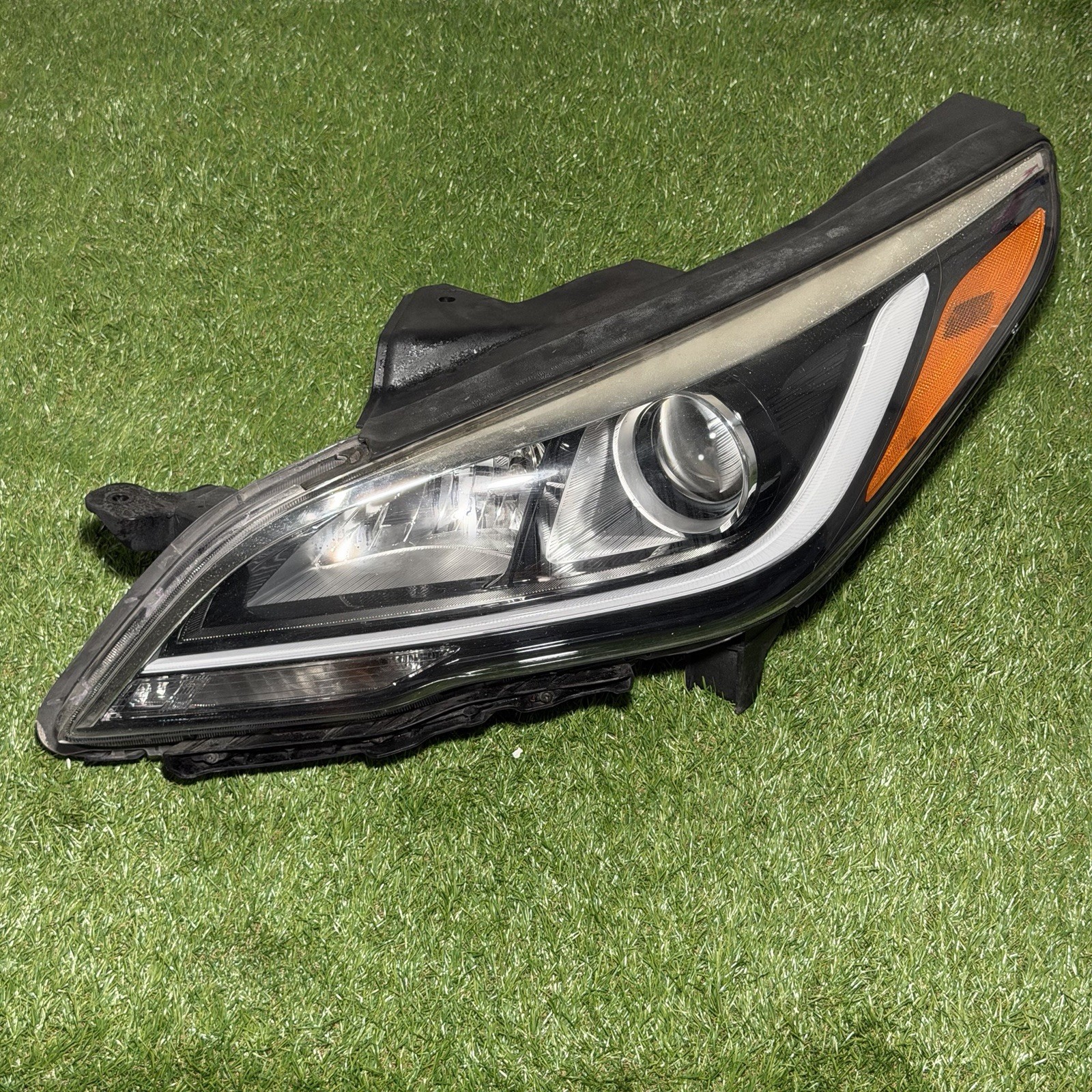 16-17 Hyundai Sonata HYBRID Driver Left HALOGEN Headlight Genuine OEM 92101-E60