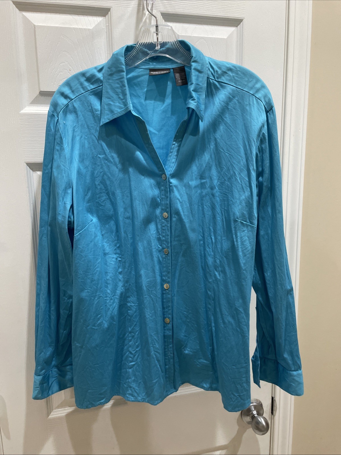 Chicos Women’s Sz 3 gorgeous Blue Beautiful Long Sleeve button blouse
