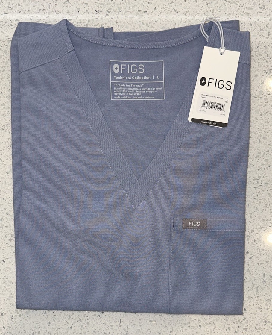 FIGS Women's Catarina One-Pocket V-Neck Scrub Top, Large, Vapor Blue NWT FIGS Women's Catarina One-Pocket V-Neck Scrub Top, Large, Vapor Blue NWT