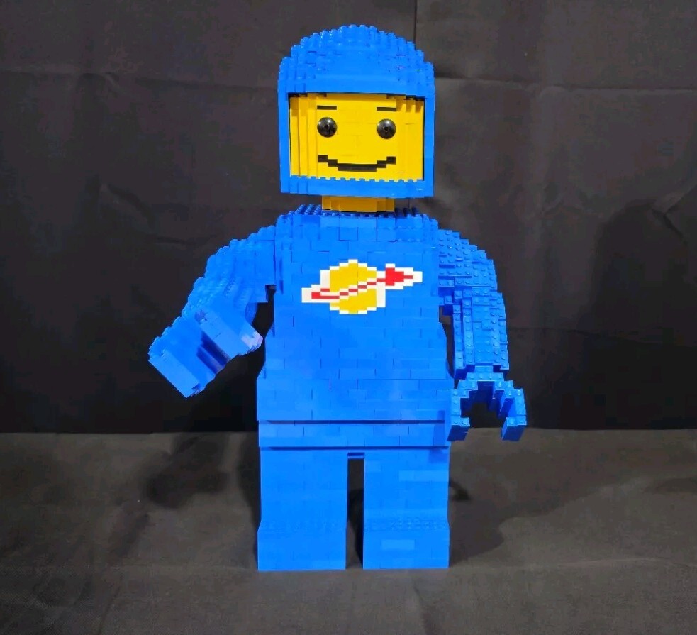 Lego Classic Space Spaceman Astronaut Sculpture BigFig Minifig Model 3723 Lego Classic Space Spaceman Astronaut Sculpture BigFig Minifig Model 3723