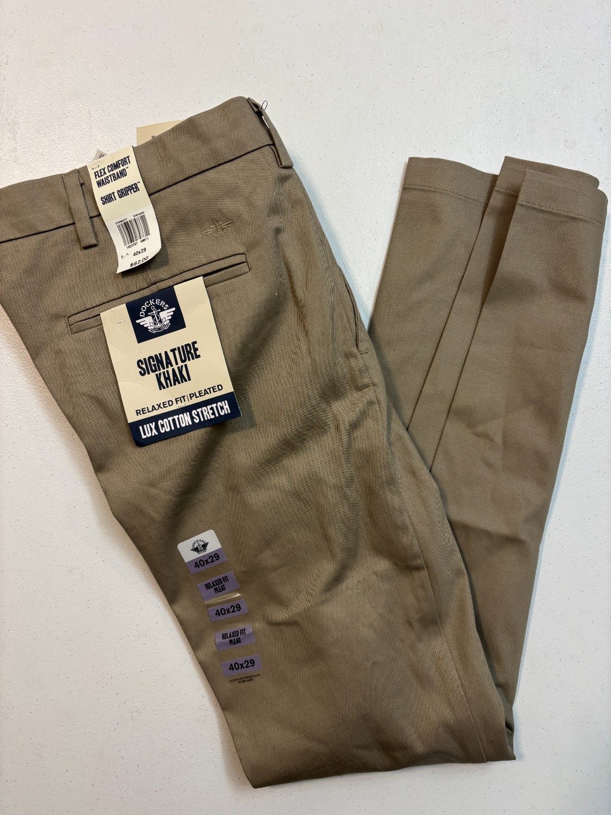Dockers Men\'s 40x29 Signature Khaki Pleated Relaxed Fit Lux Cotton Stretch Pants