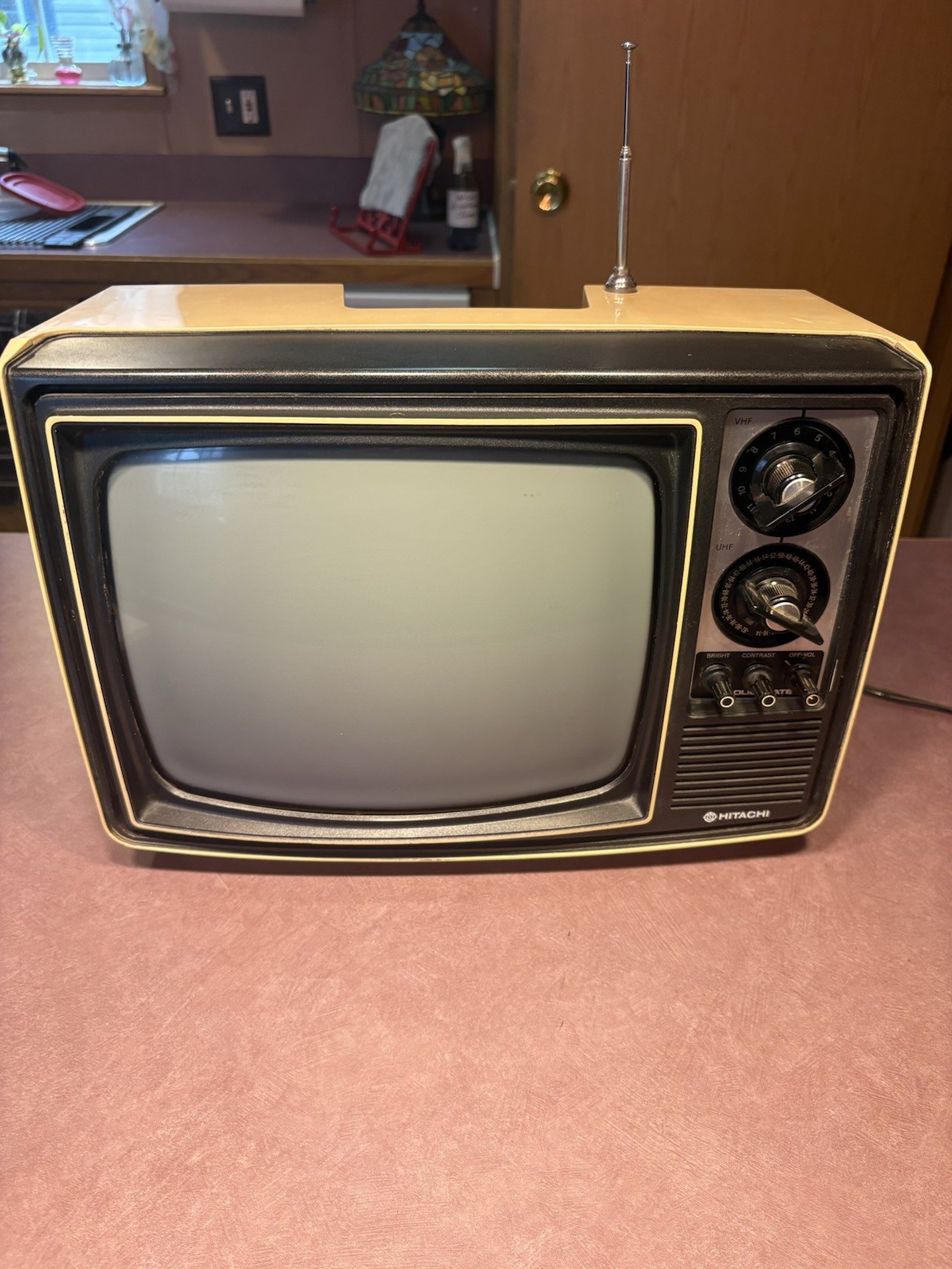 Vintage 1977 Hitachi P-41 Portable B&W Solid State VHF UHF CRT TV Retro Gaming Vintage 1977 Hitachi P-41 Portable B&W Solid State VHF UHF CRT TV Retro Gaming